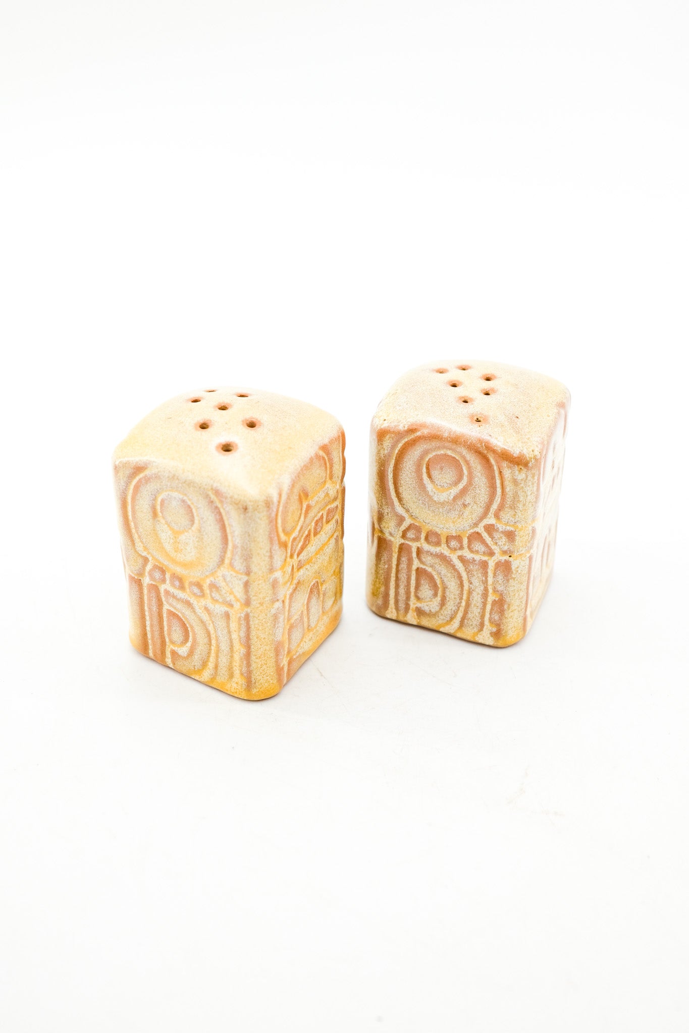 陶器製 ソルト＆ペッパーシェイカー / Salt &amp; Pepper Shakers