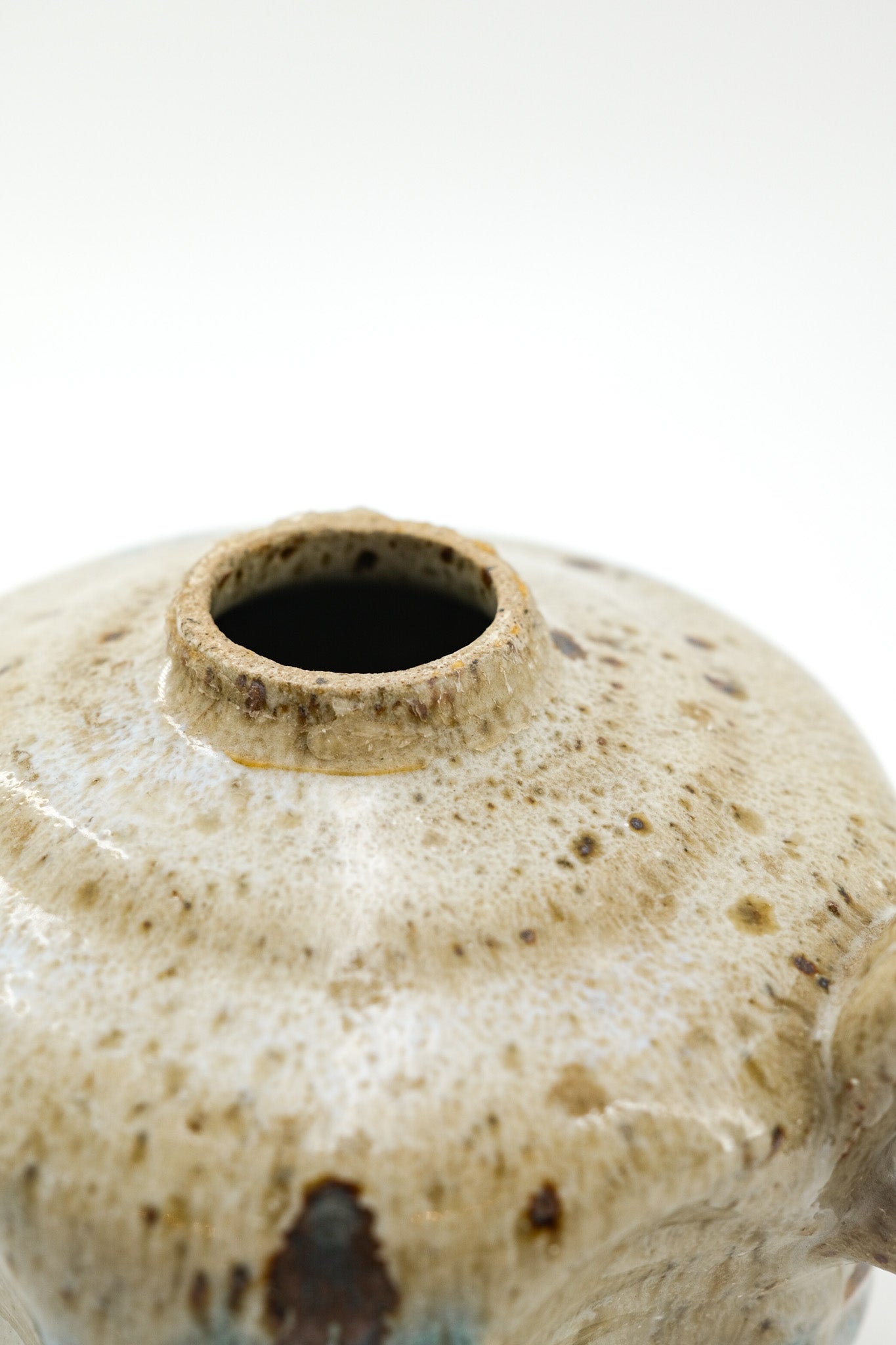 Small Ceramic Vase / 小型 陶器製 花瓶