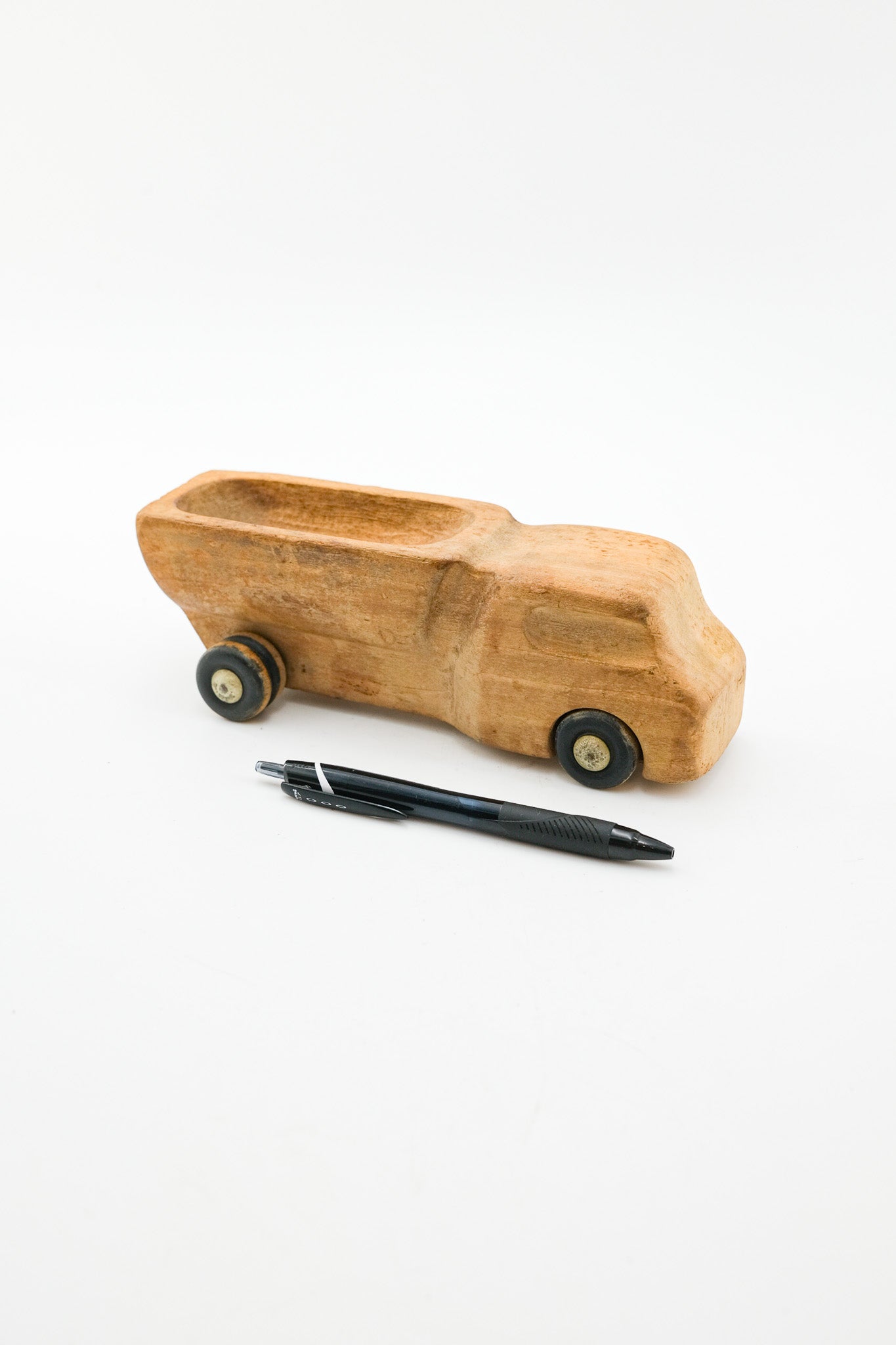 Wooden Toy Truck / 木製のトイ・トラック