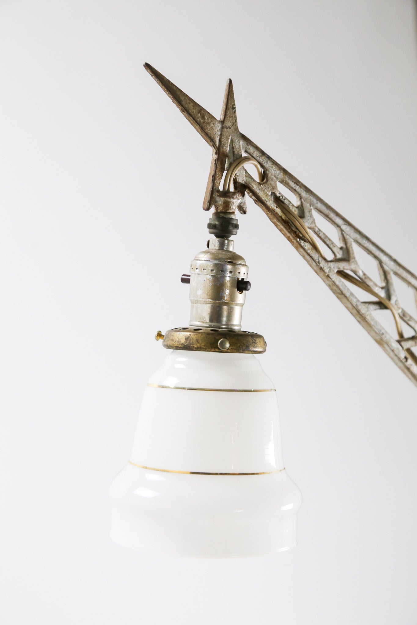 Milk Glass Shade Iron Floor Light / ミルクガラスシェード アイアンフロアライト