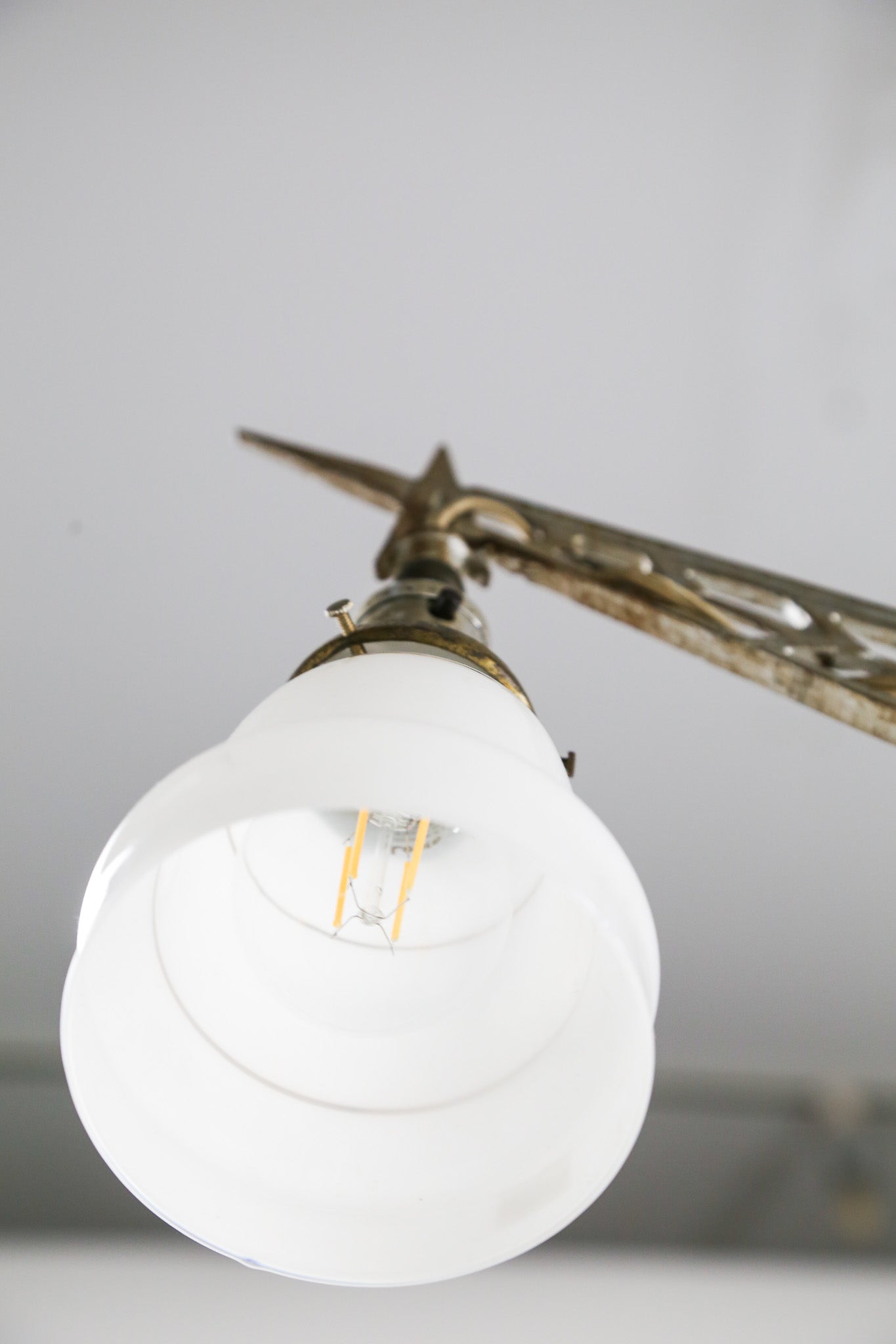 Milk Glass Shade Iron Floor Light / ミルクガラスシェード アイアンフロアライト