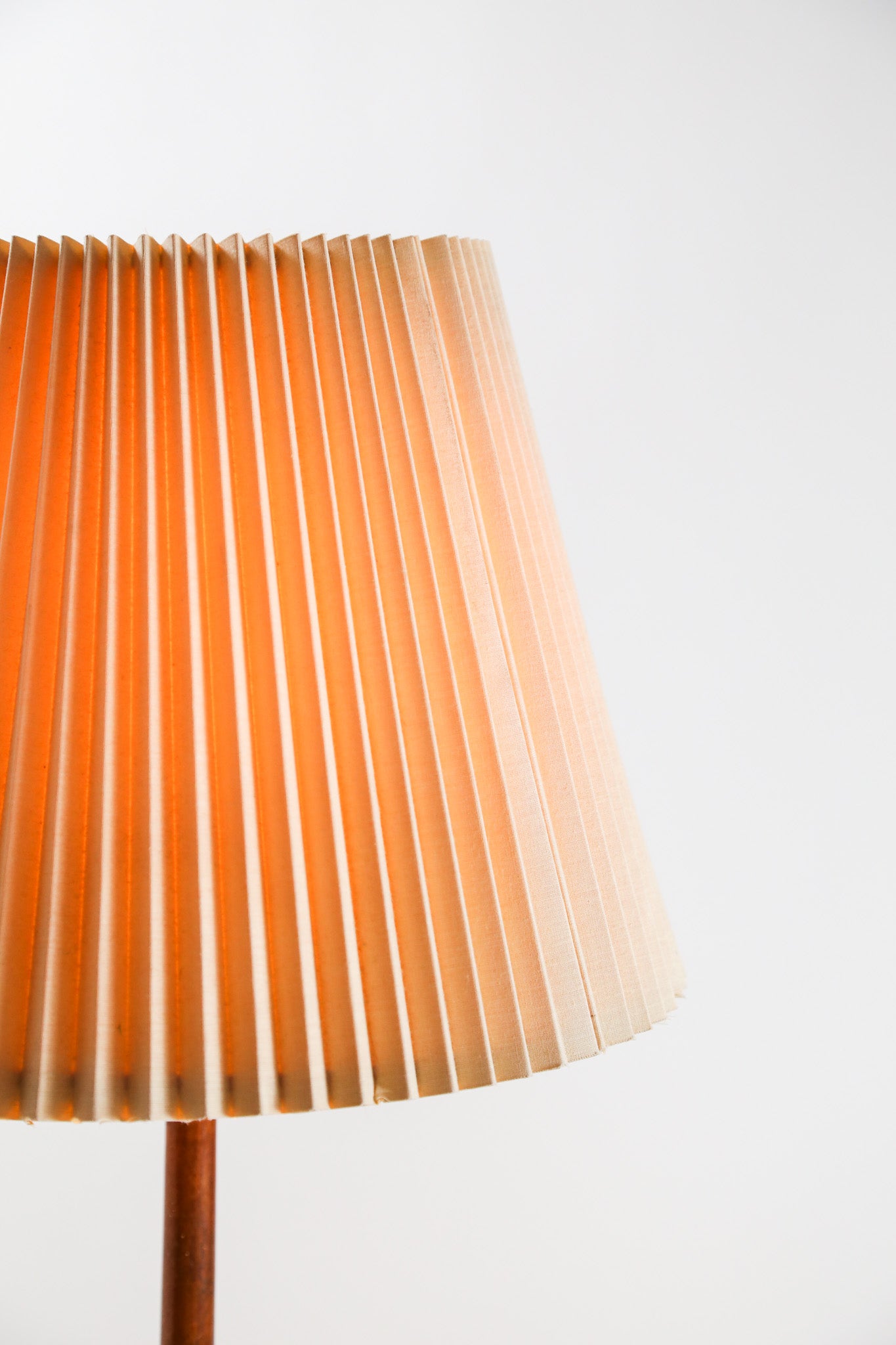 Wooden & Fabric Shade Floor Light / 布シェード 木製フロアライト