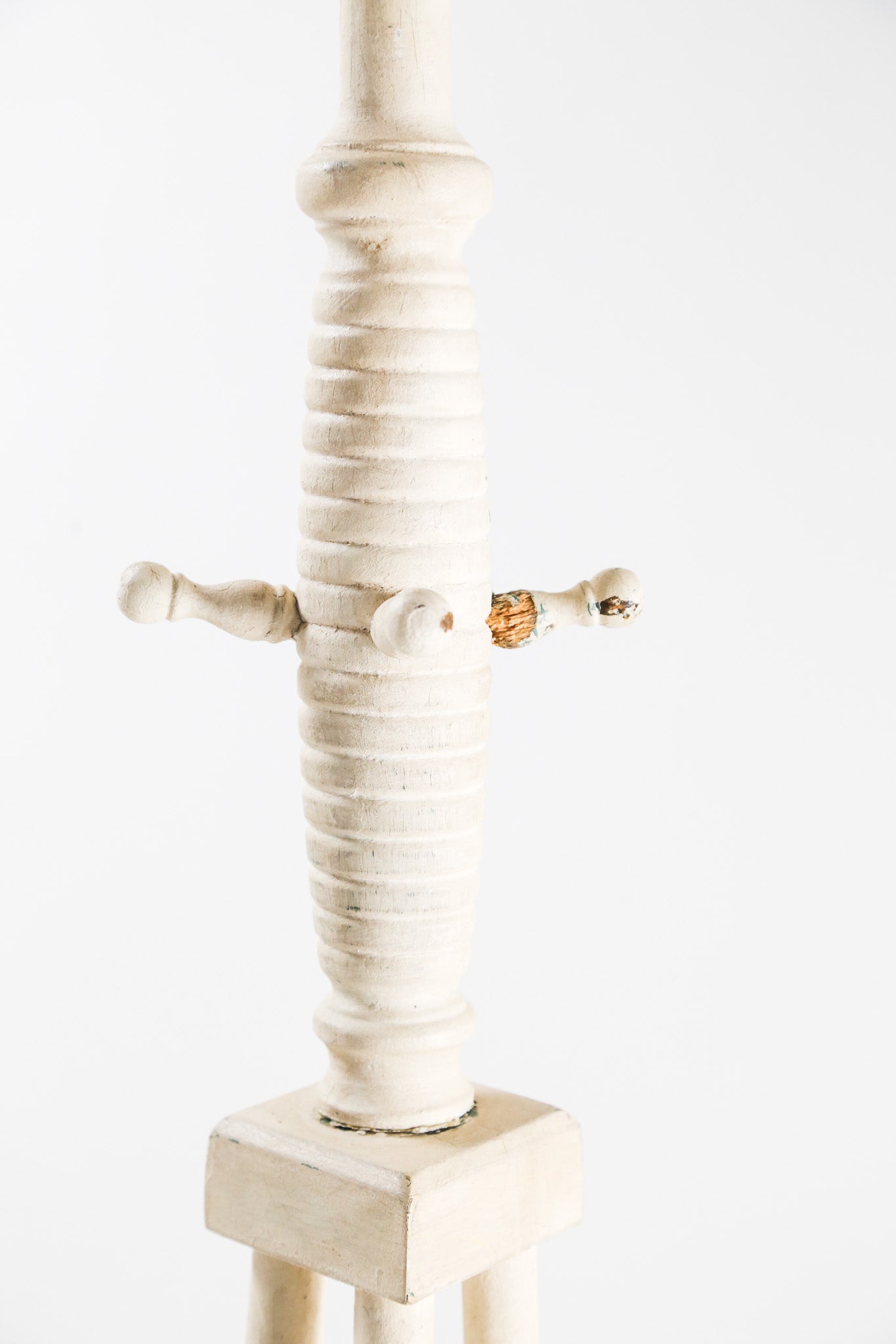 White Wooden Coat Rack / 白 木製コートラック