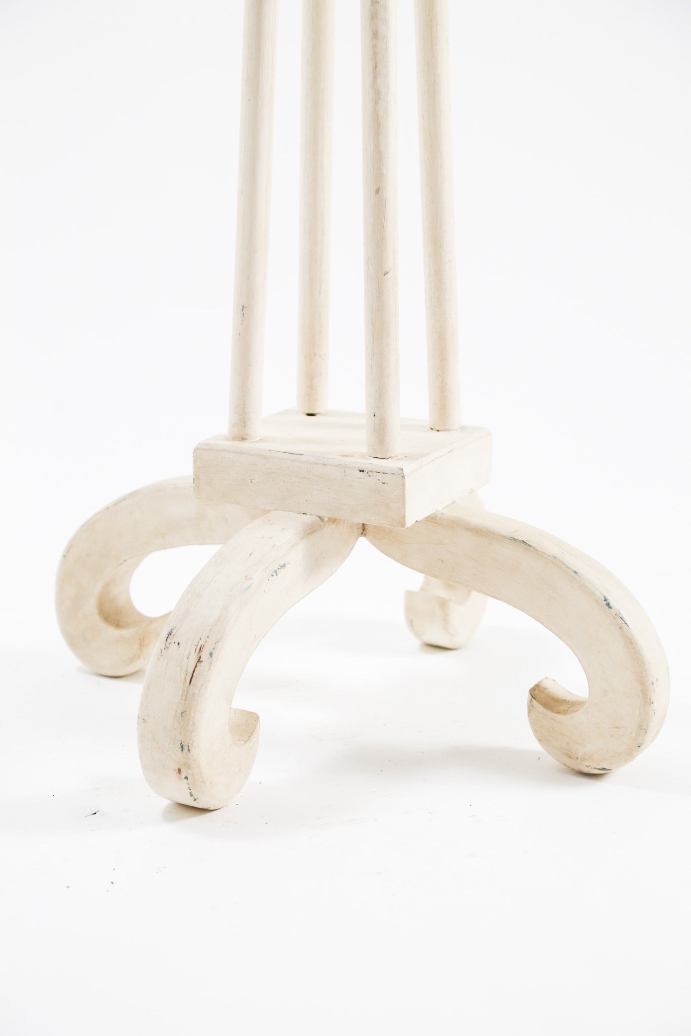 White Wooden Coat Rack / 白 木製コートラック