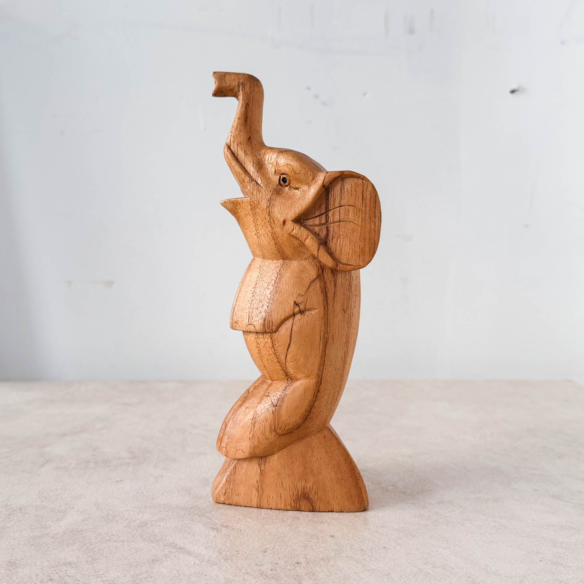 Wooden Elephant / 木製のゾウ