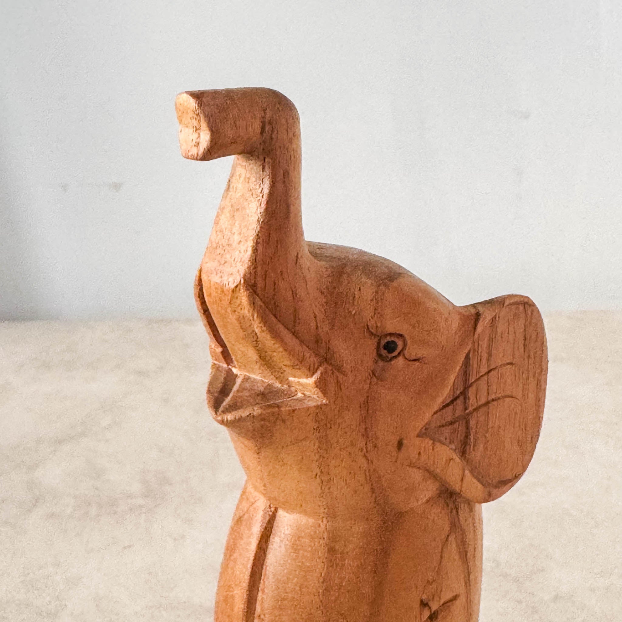 Wooden Elephant / 木製のゾウ