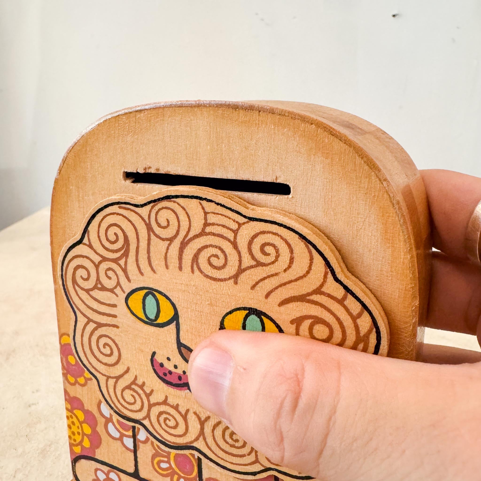 Wooden Lion Bank / 木製ライオンの貯金箱