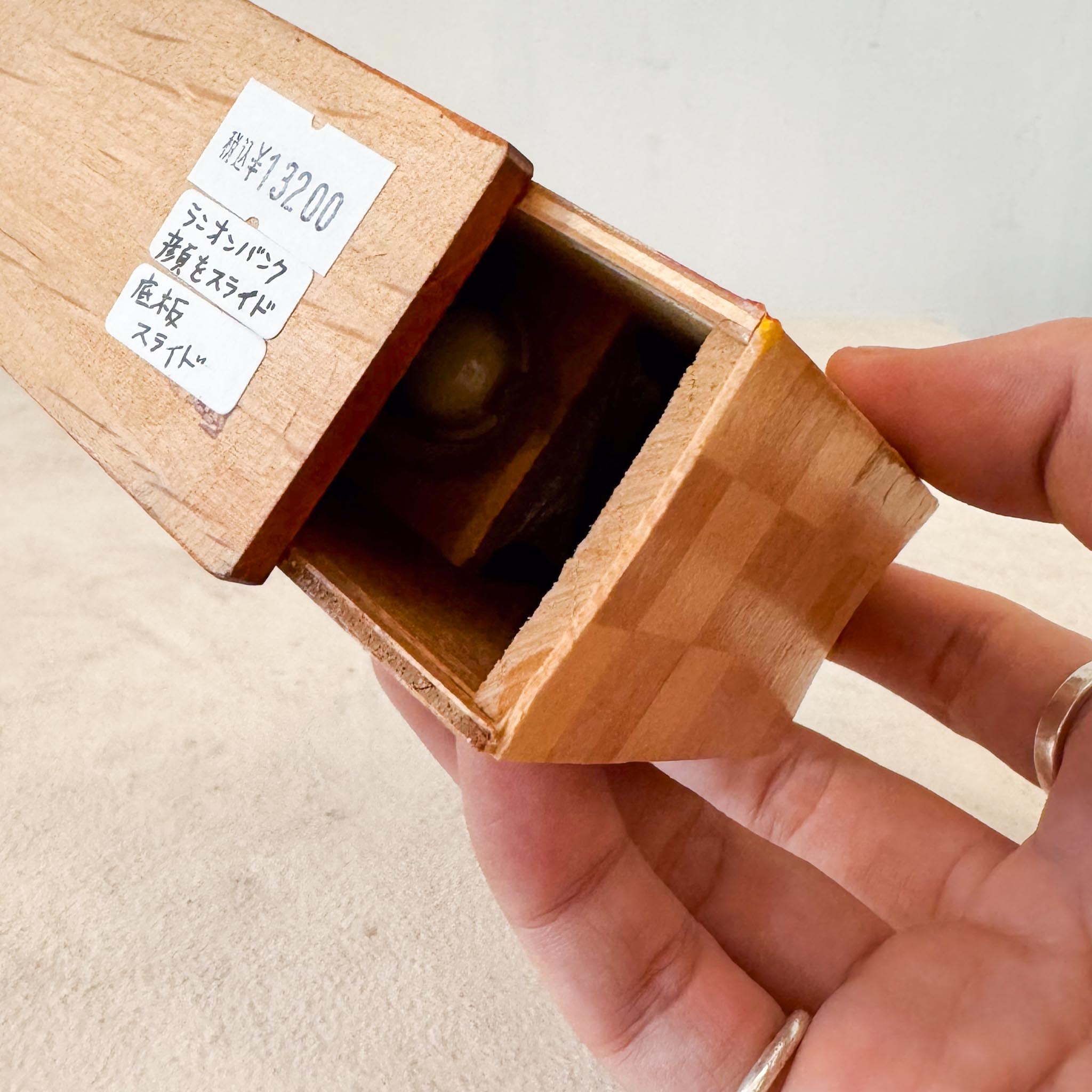 Wooden Lion Bank / 木製ライオンの貯金箱