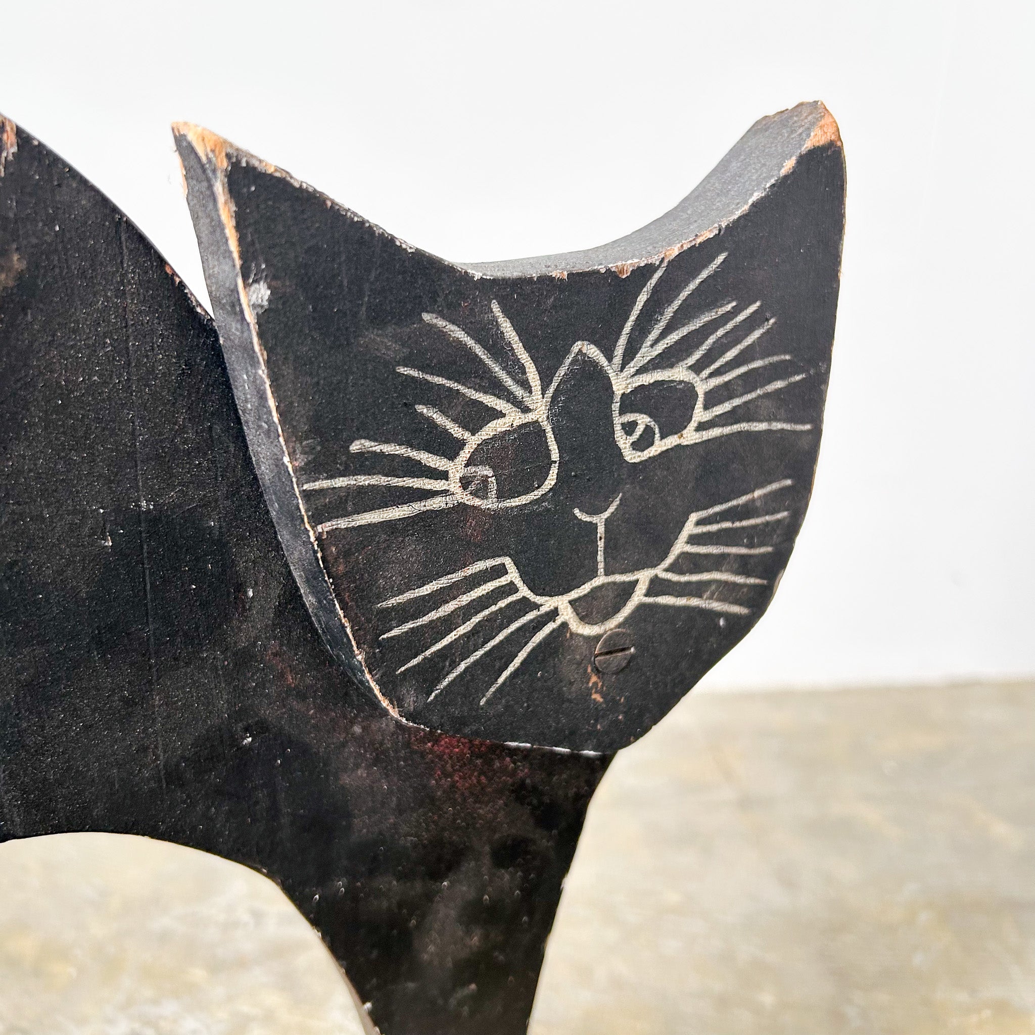 Wooden Cat Stand / 木製猫のスタンド