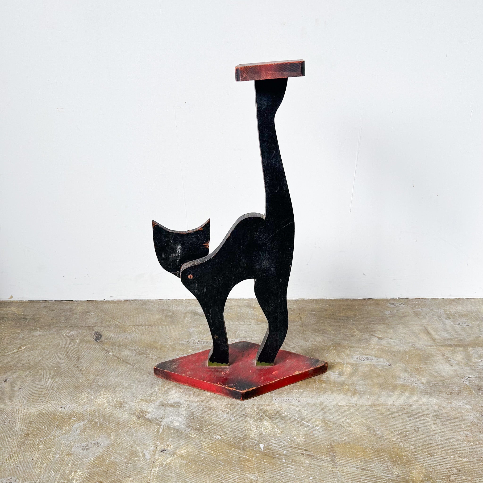 Wooden Cat Stand / 木製猫のスタンド