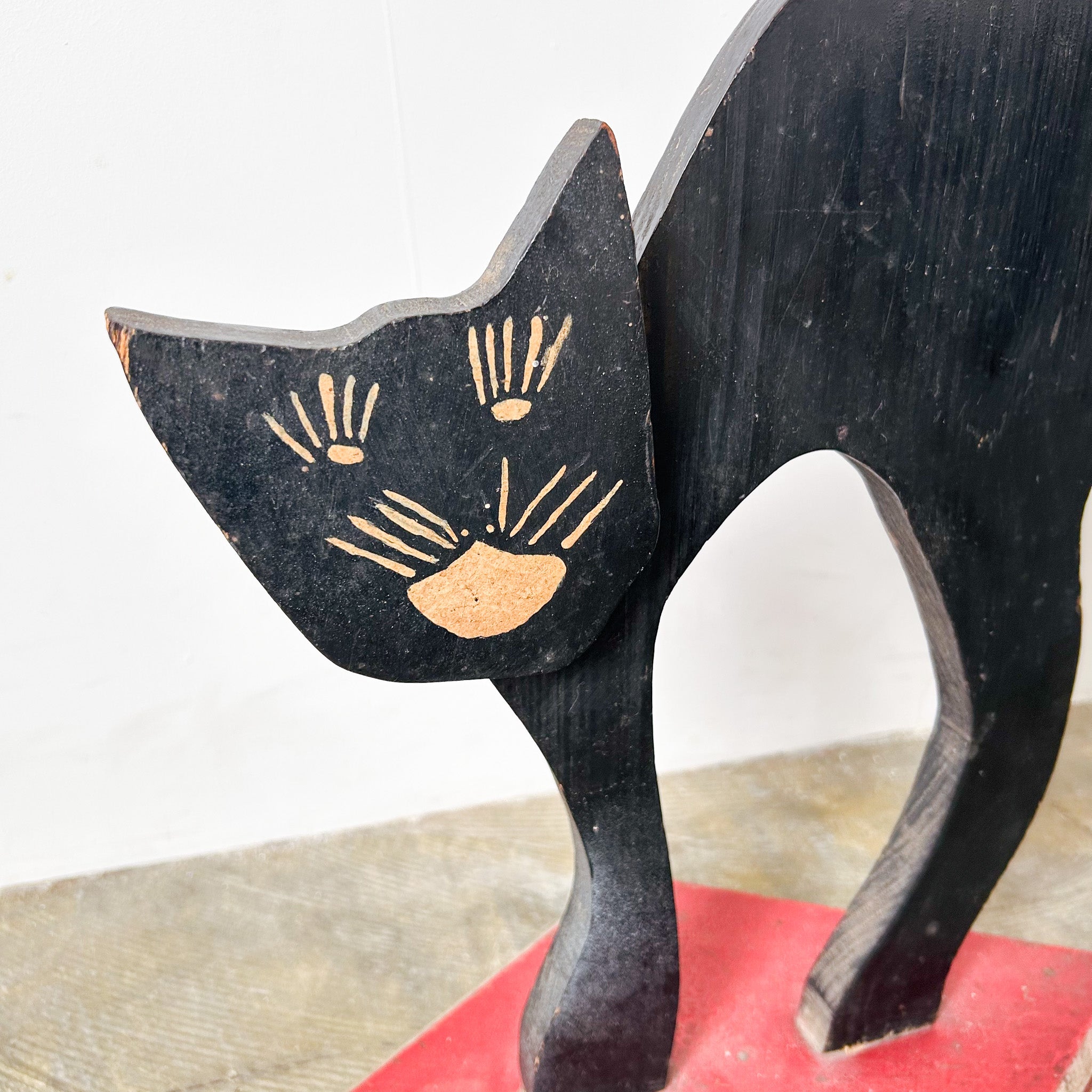Wooden Cat Stand / 木製猫のスタンド