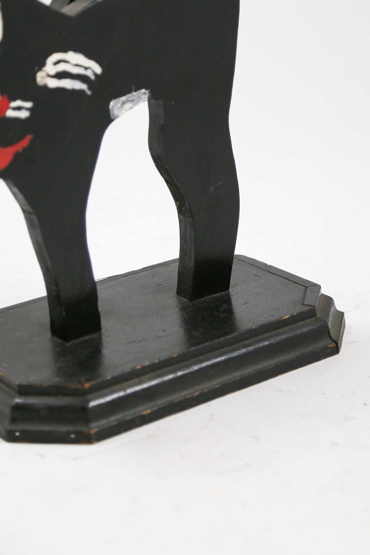 Black Cat Display Stand / 黒猫の木製ディスプレイスタンド
