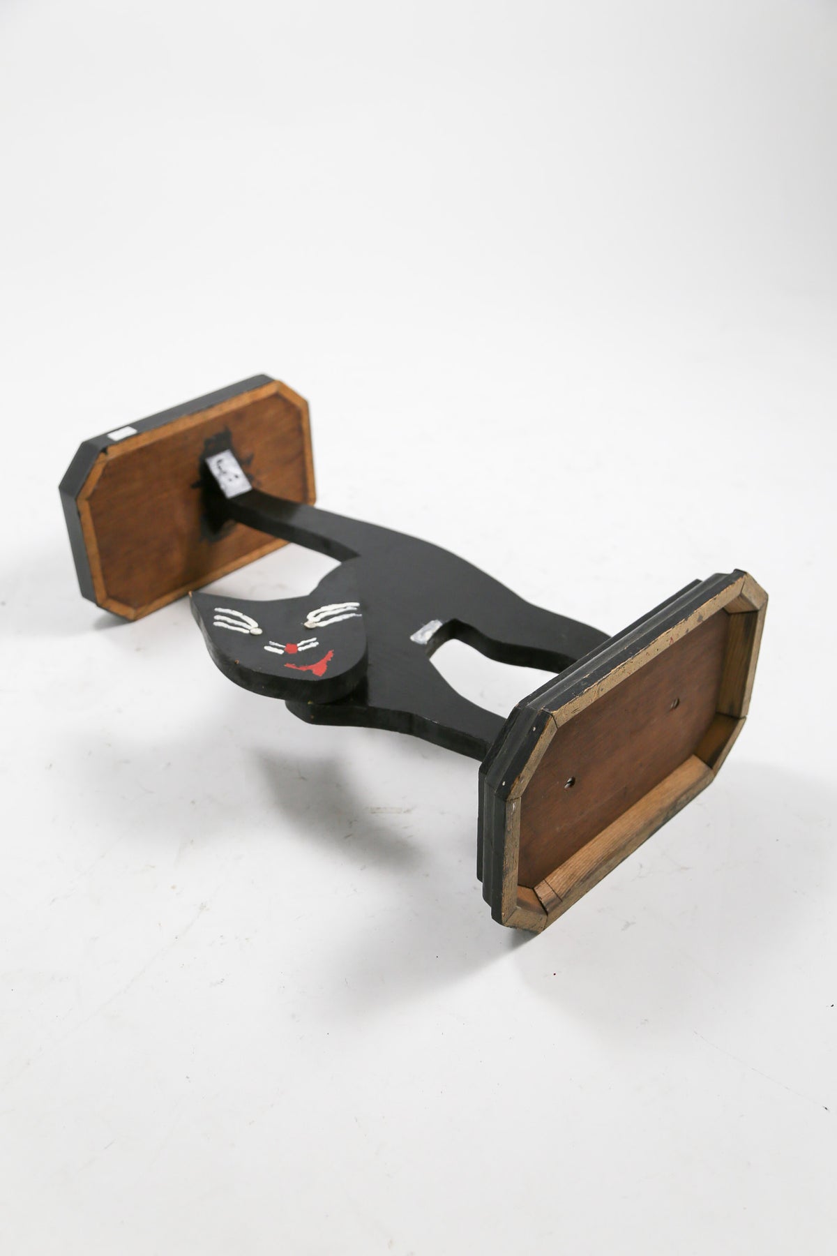 Black Cat Display Stand / 黒猫の木製ディスプレイスタンド