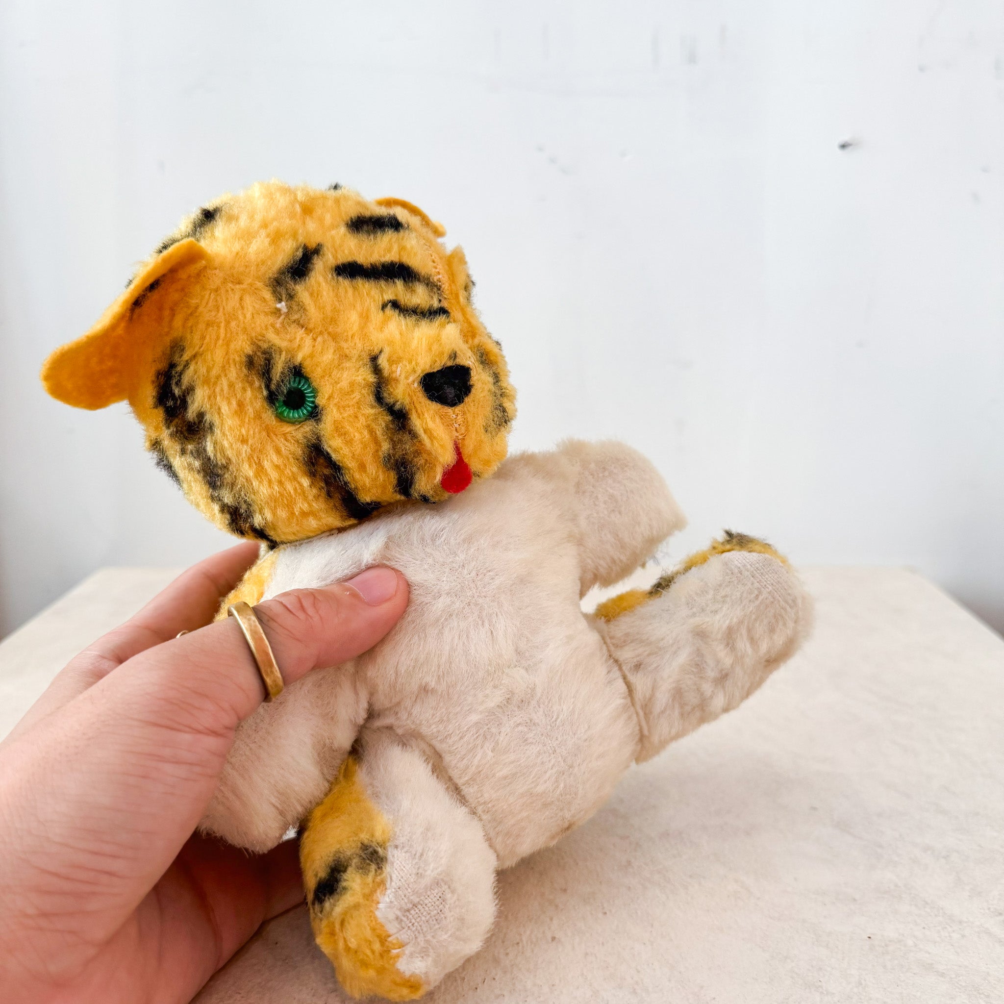 Tiger Plush / 虎のぬいぐるみ
