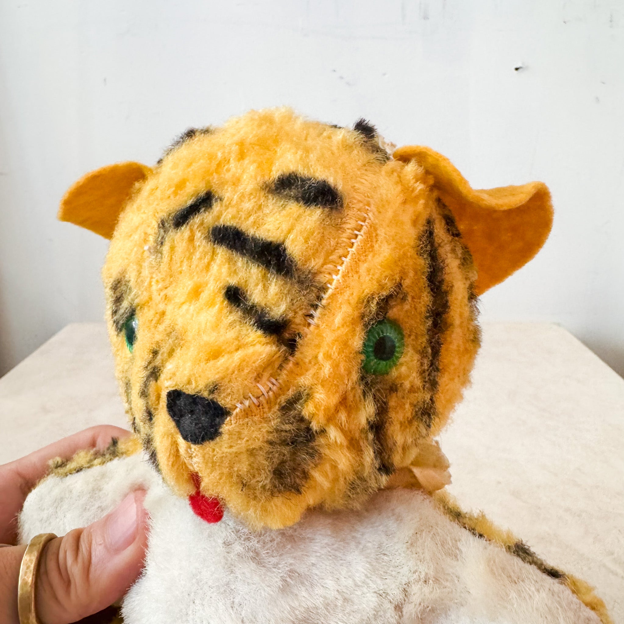 Tiger Plush / 虎のぬいぐるみ