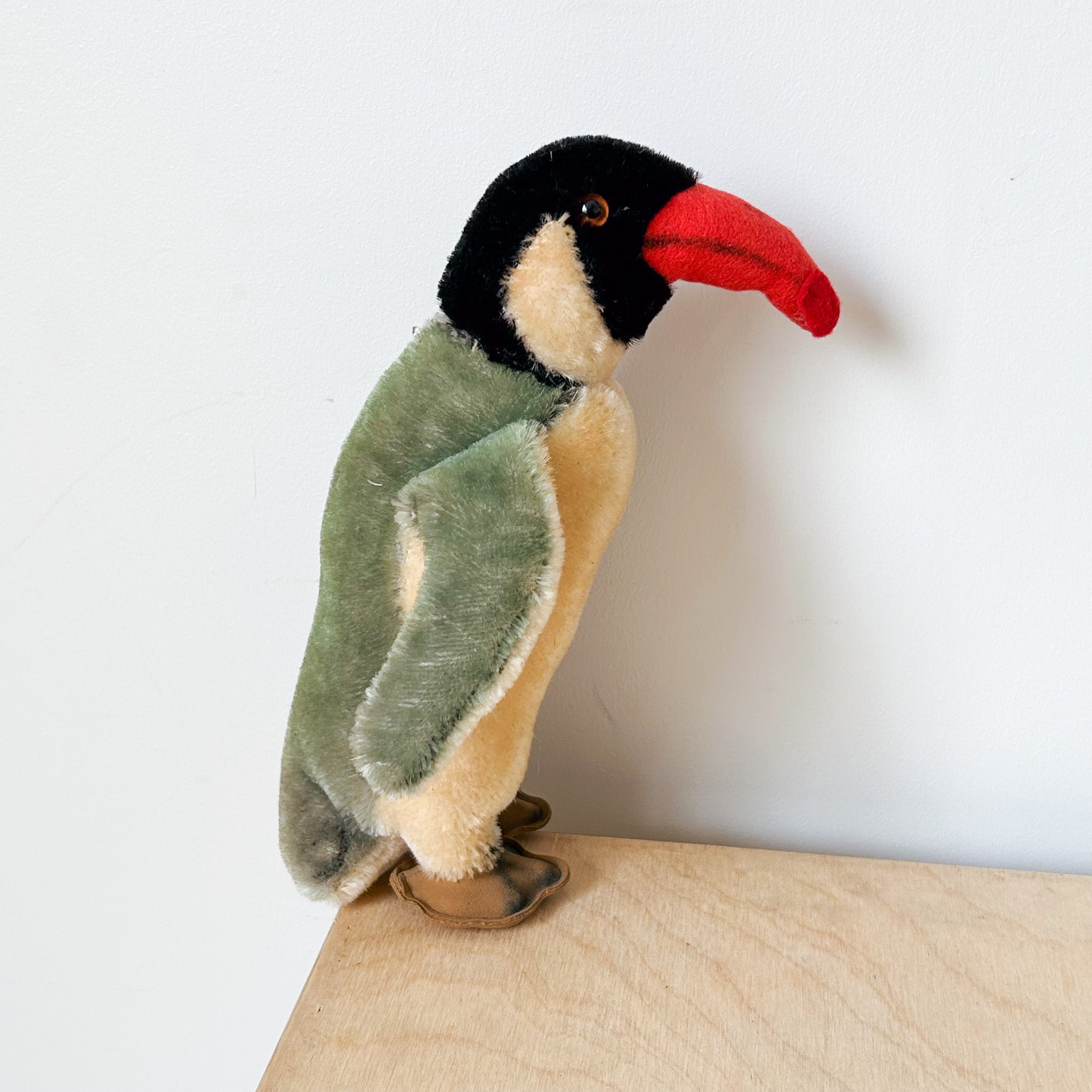 Penguin Stuffed Animal / ペンギンのぬいぐるみ