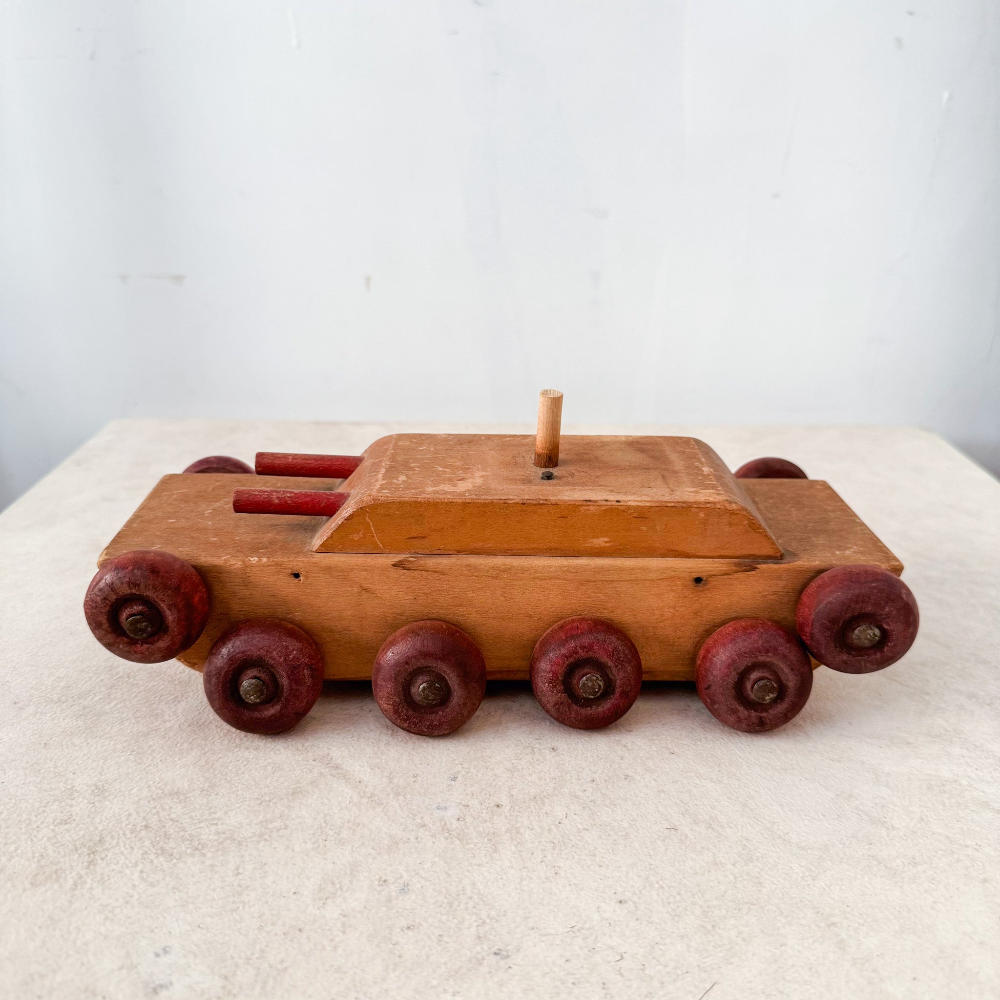 Wooden Tank Toy / 木製戦車のおもちゃ