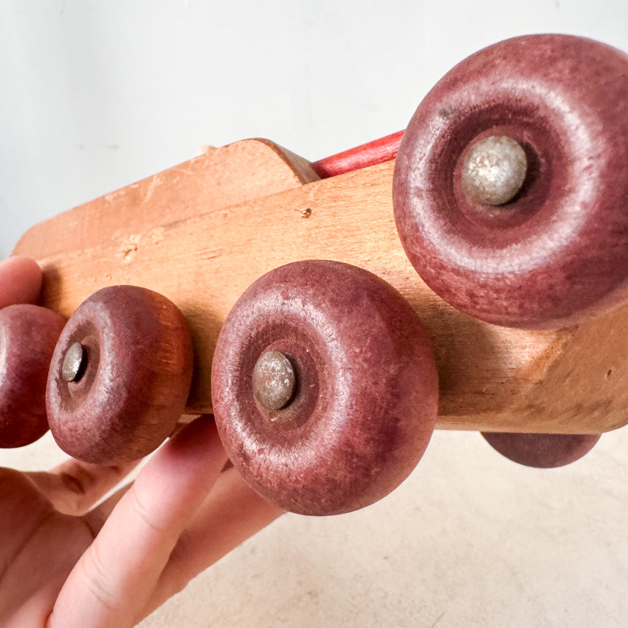 Wooden Tank Toy / 木製戦車のおもちゃ