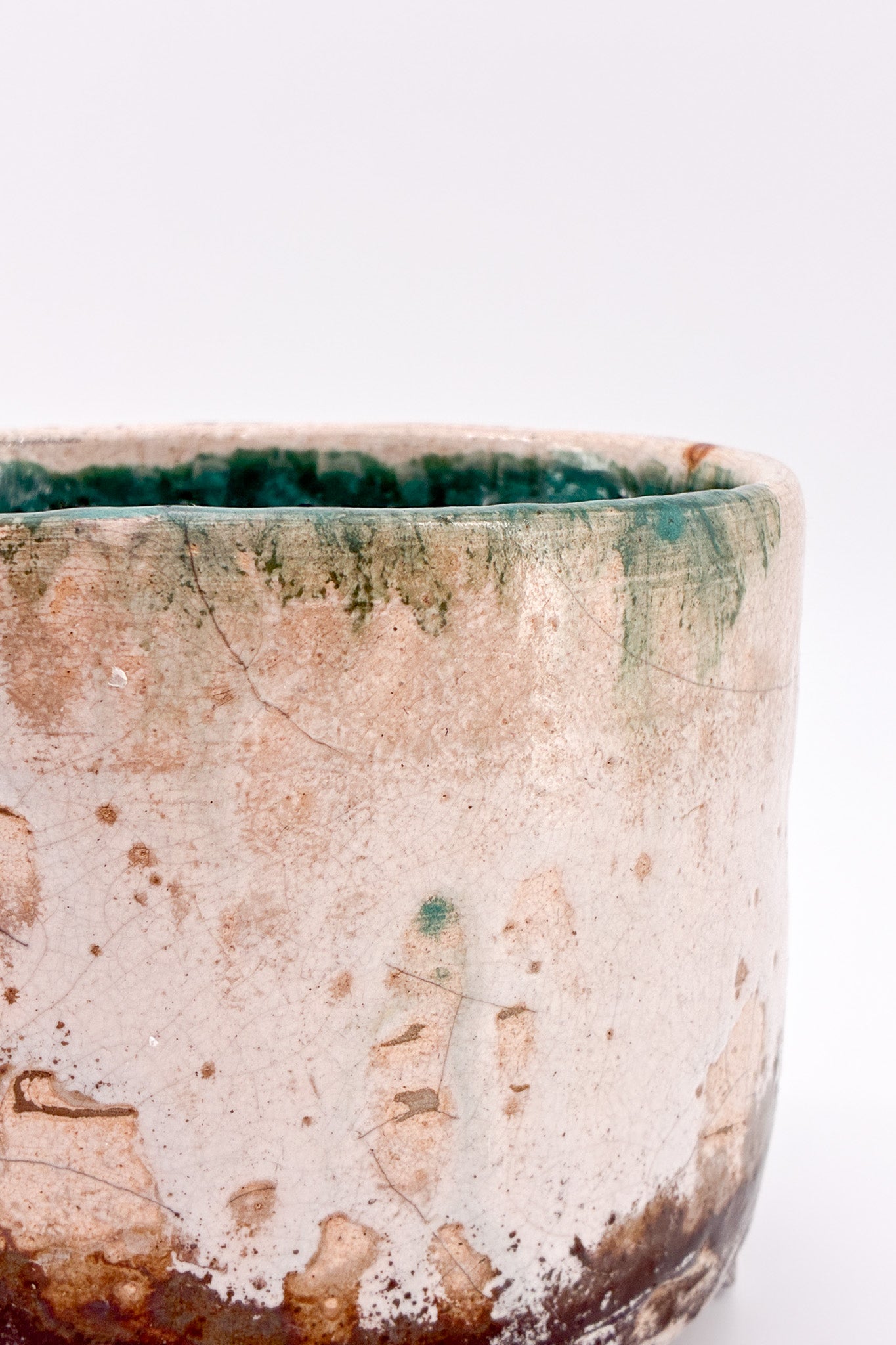 Handcrafted Rustic Ceramic Bowl with Emerald Glaze / 手工芸のラスティック・セラミックボウル