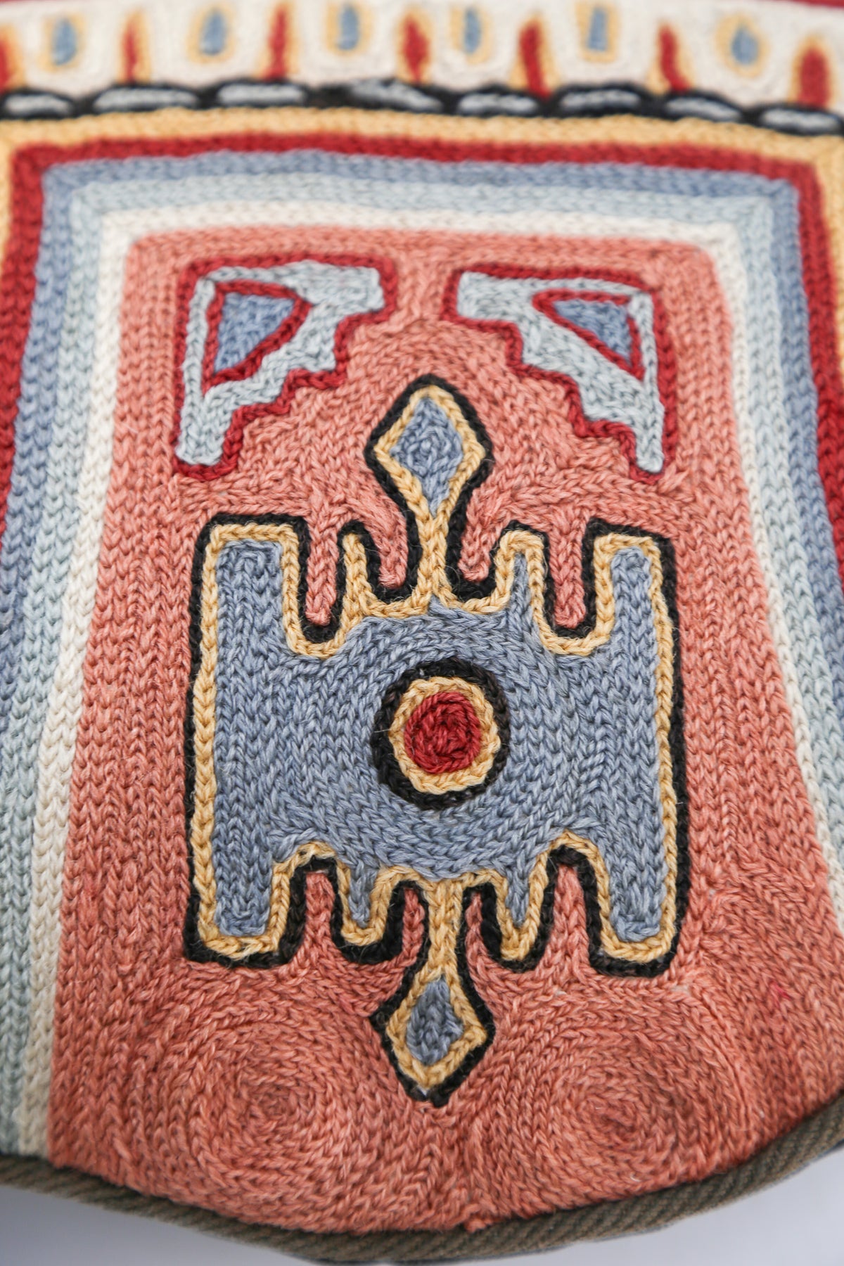 Elephant Chain Stitch Cushion / ゾウ刺繍クッション