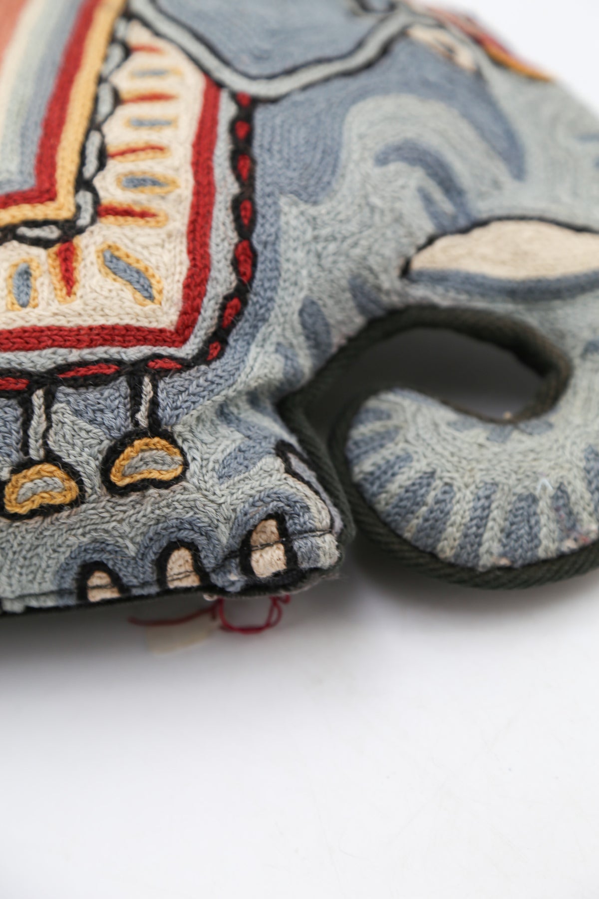 Elephant Chain Stitch Cushion / ゾウ刺繍クッション