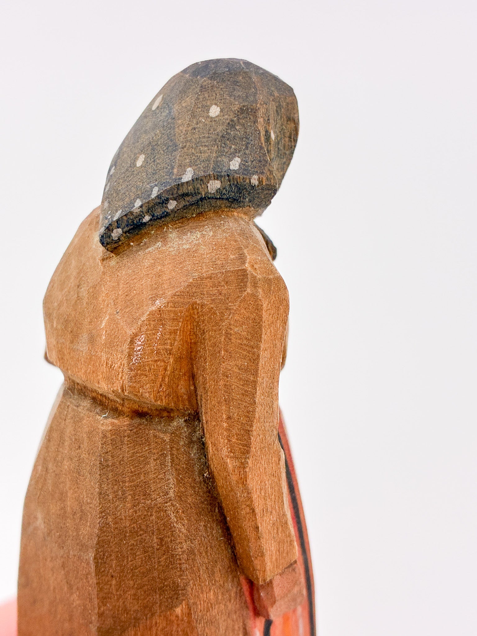 Vintage Wood Carved Figurine "Old Lady with Bible" / 木彫りの人形「聖書を持つ老婦人」