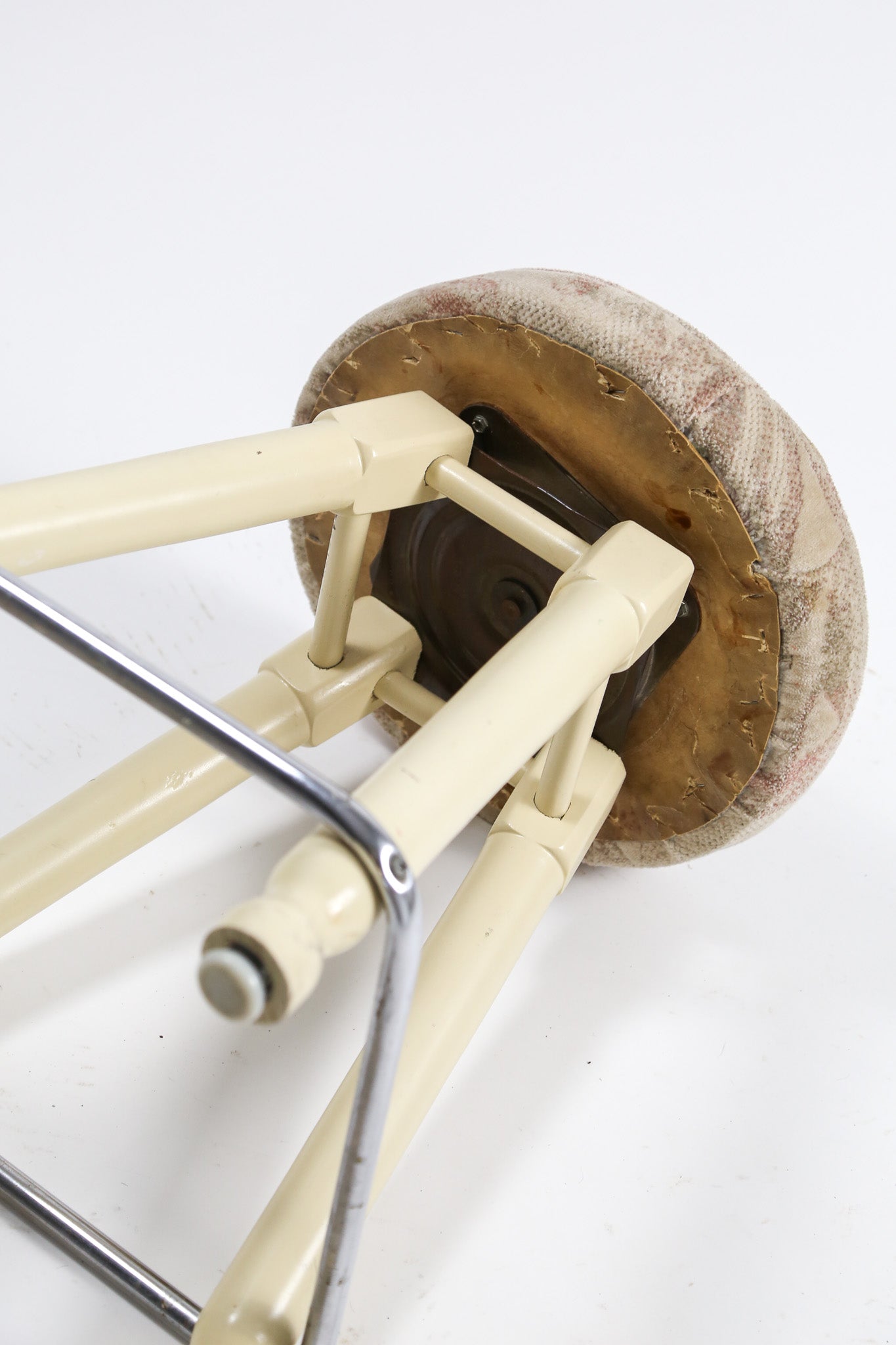 Vintage Round Stool with Chrome Footrest / ヴィンテージ ラウンドスツール