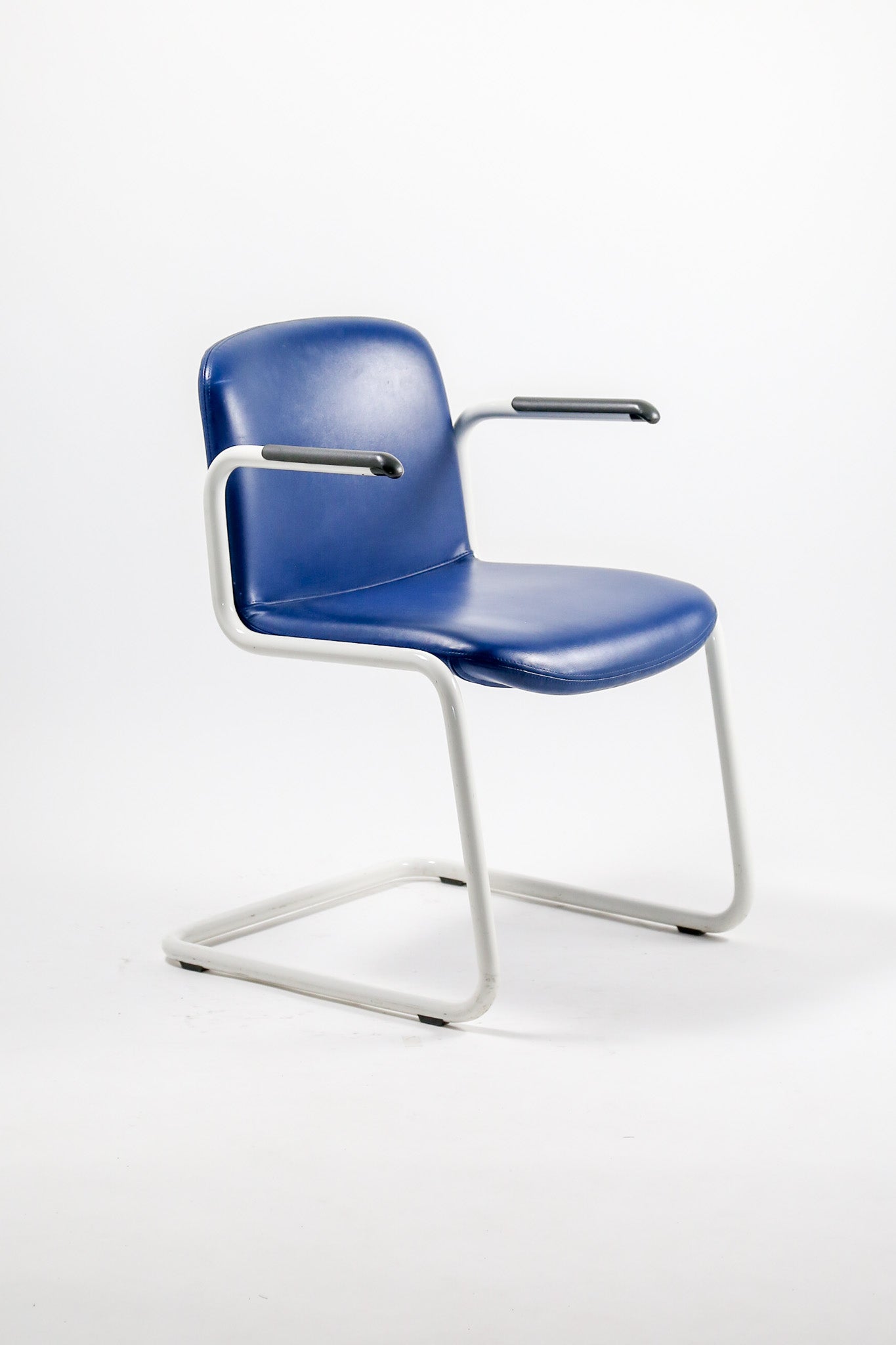 Kinetics Cantilever Armchair / Kinetics社 カンチレバー アームチェア
