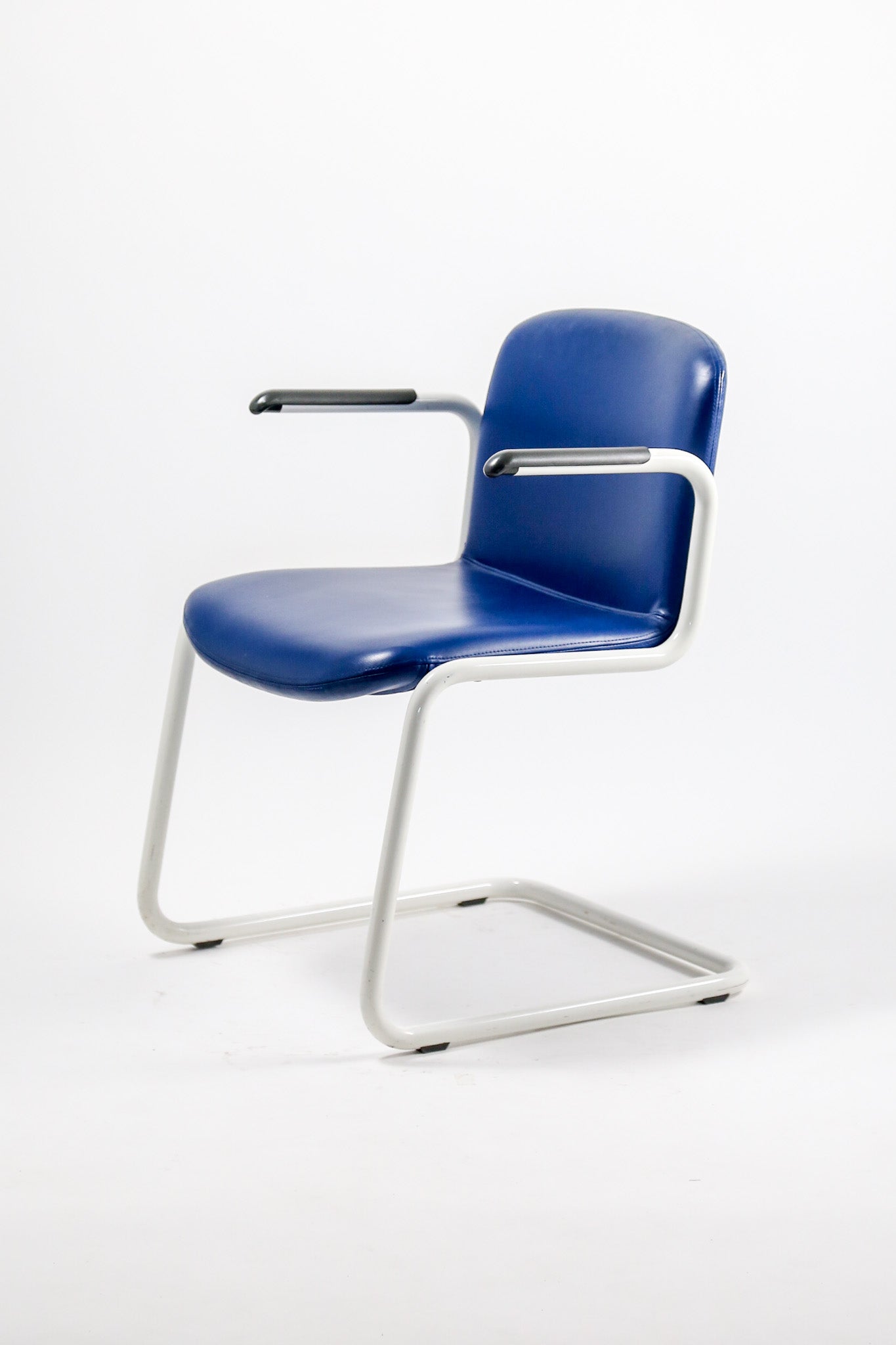 Kinetics Cantilever Armchair / Kinetics社 カンチレバー アームチェア