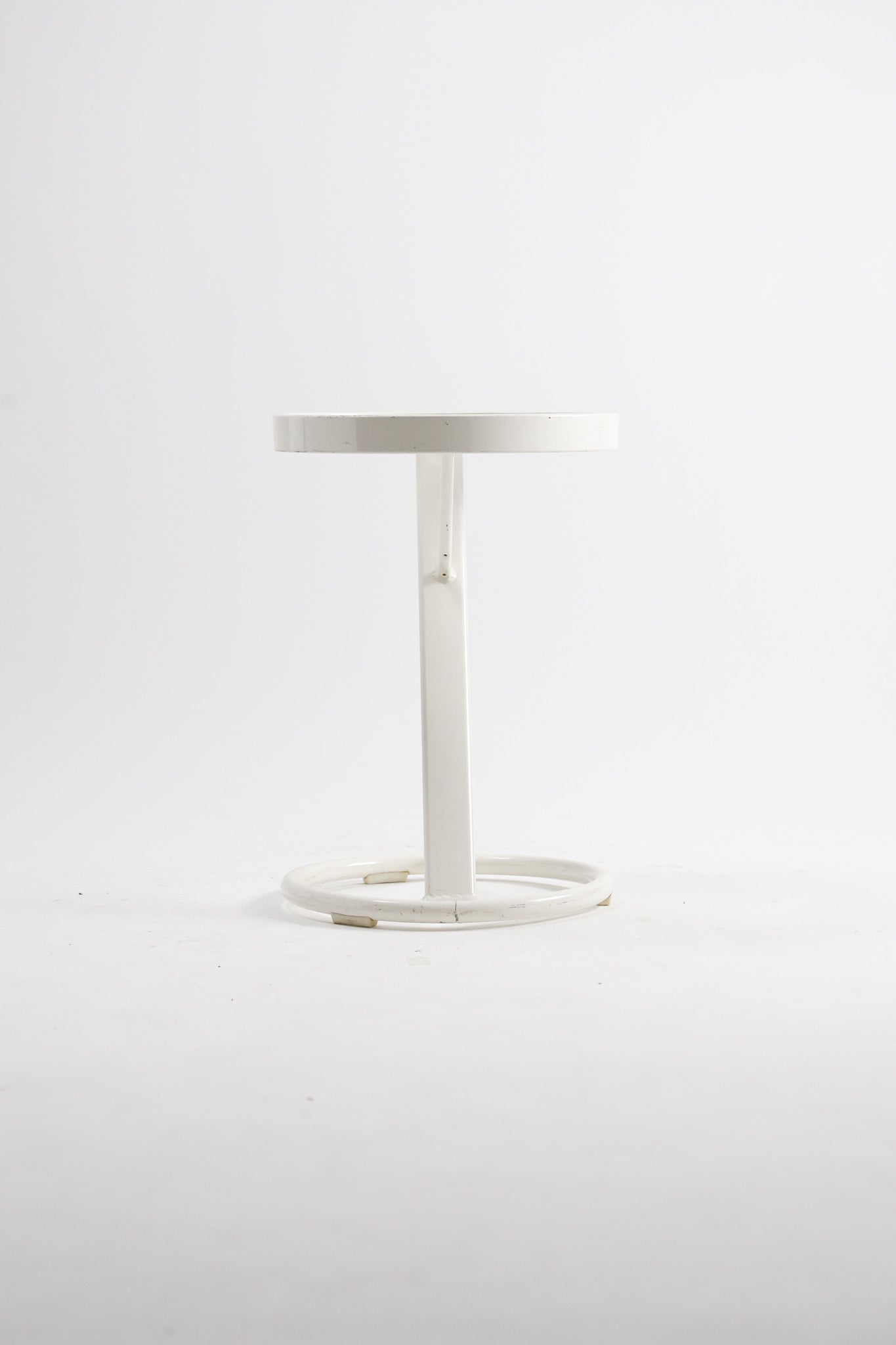 Z-Shape  Round Tea Table Acrylic by Tropitone / Z型 トロピトンティーテーブル