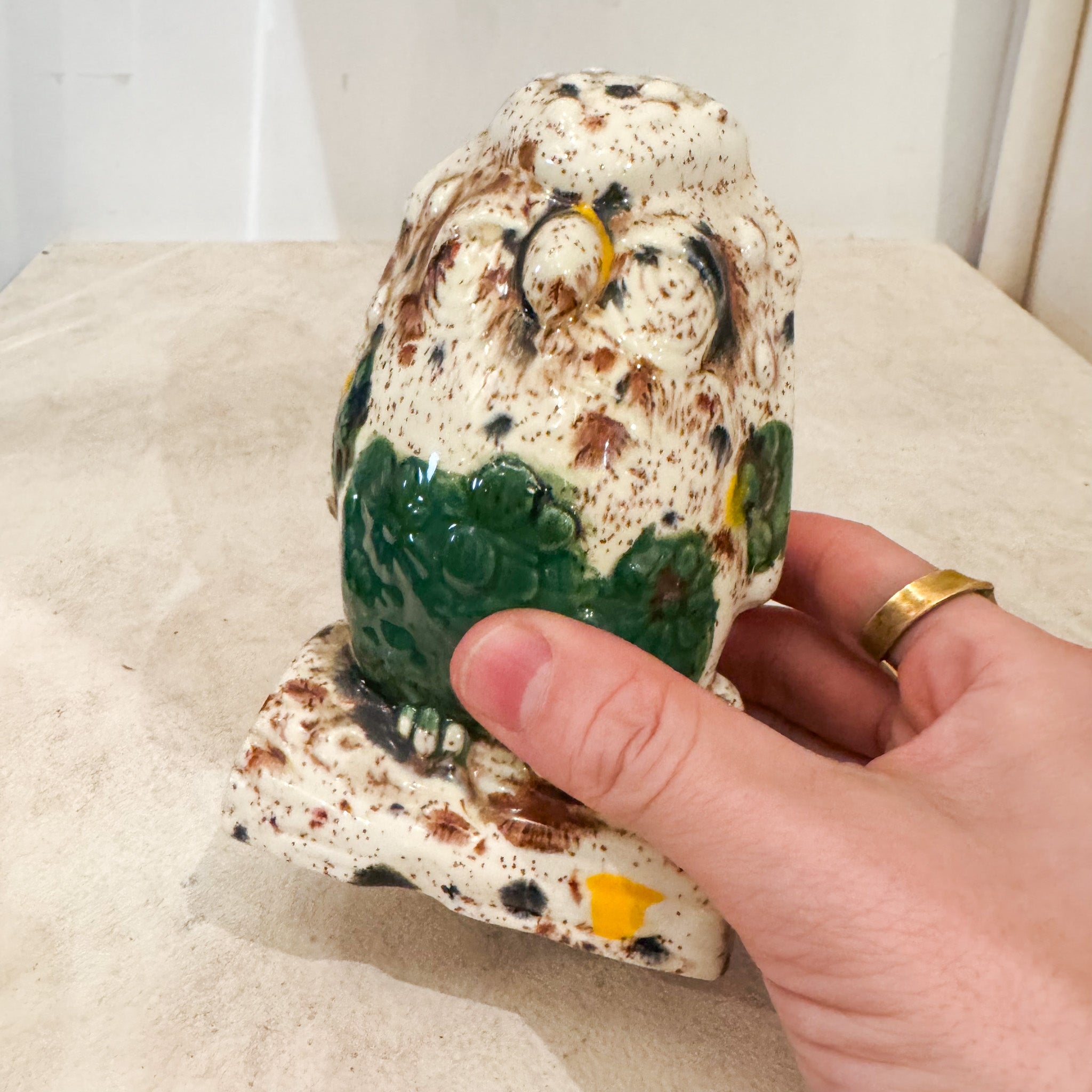 Ceramic Owl  Figurine / セラミックのフクロウ