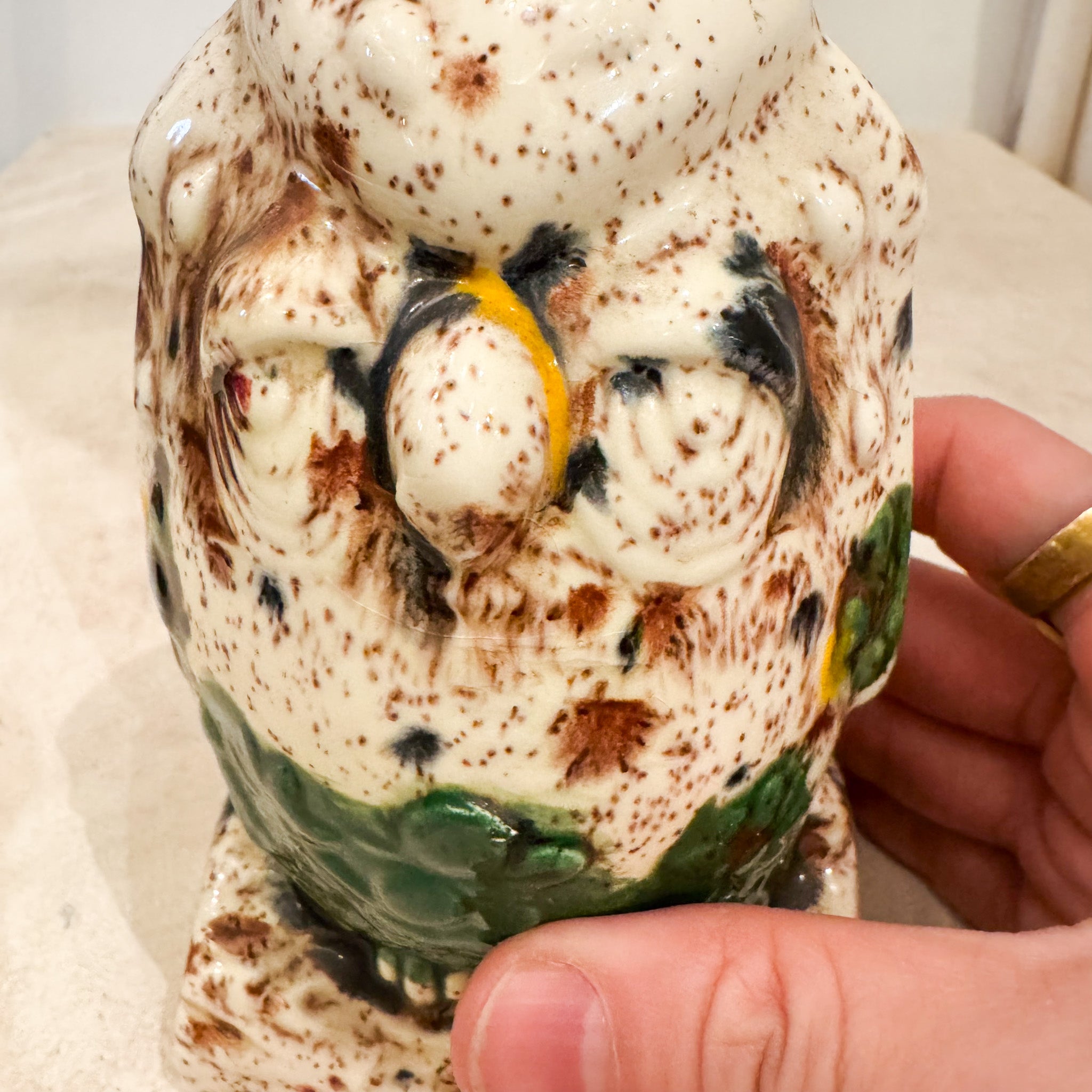 Ceramic Owl  Figurine / セラミックのフクロウ