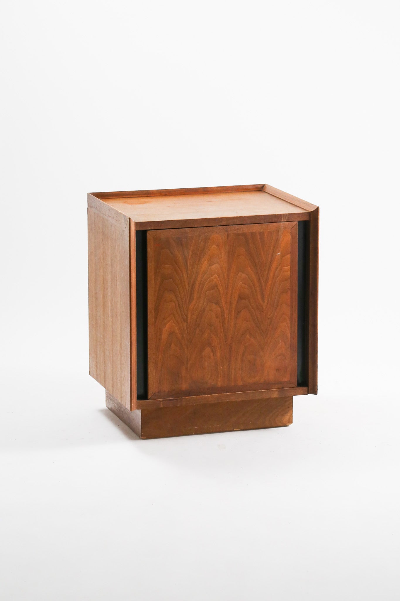 Walnut Nightstand / ウォルナットナイトスタンド