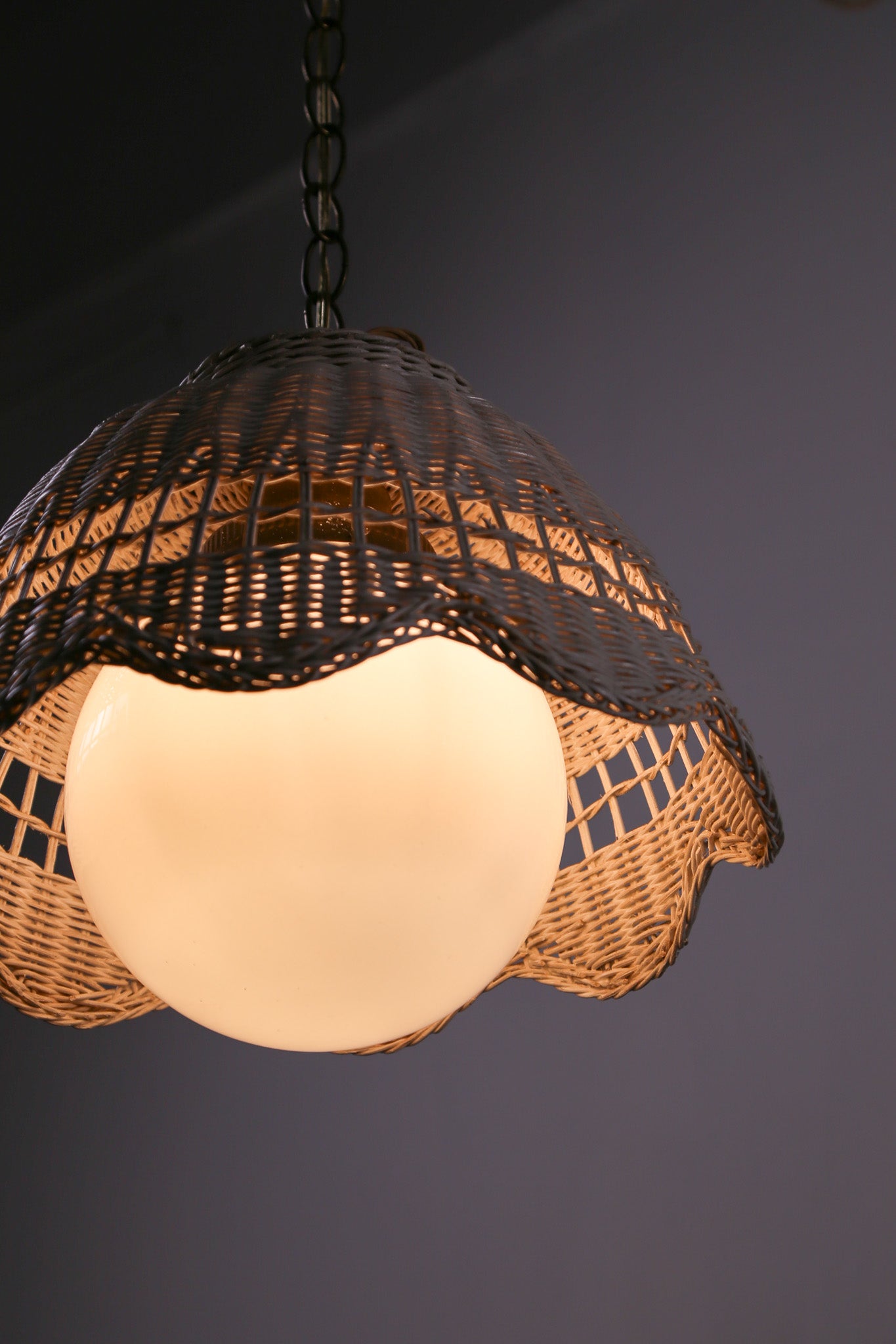 White Wicker & Round Glass Table Lamp / 白籐編み＋丸ガラス テーブルライト