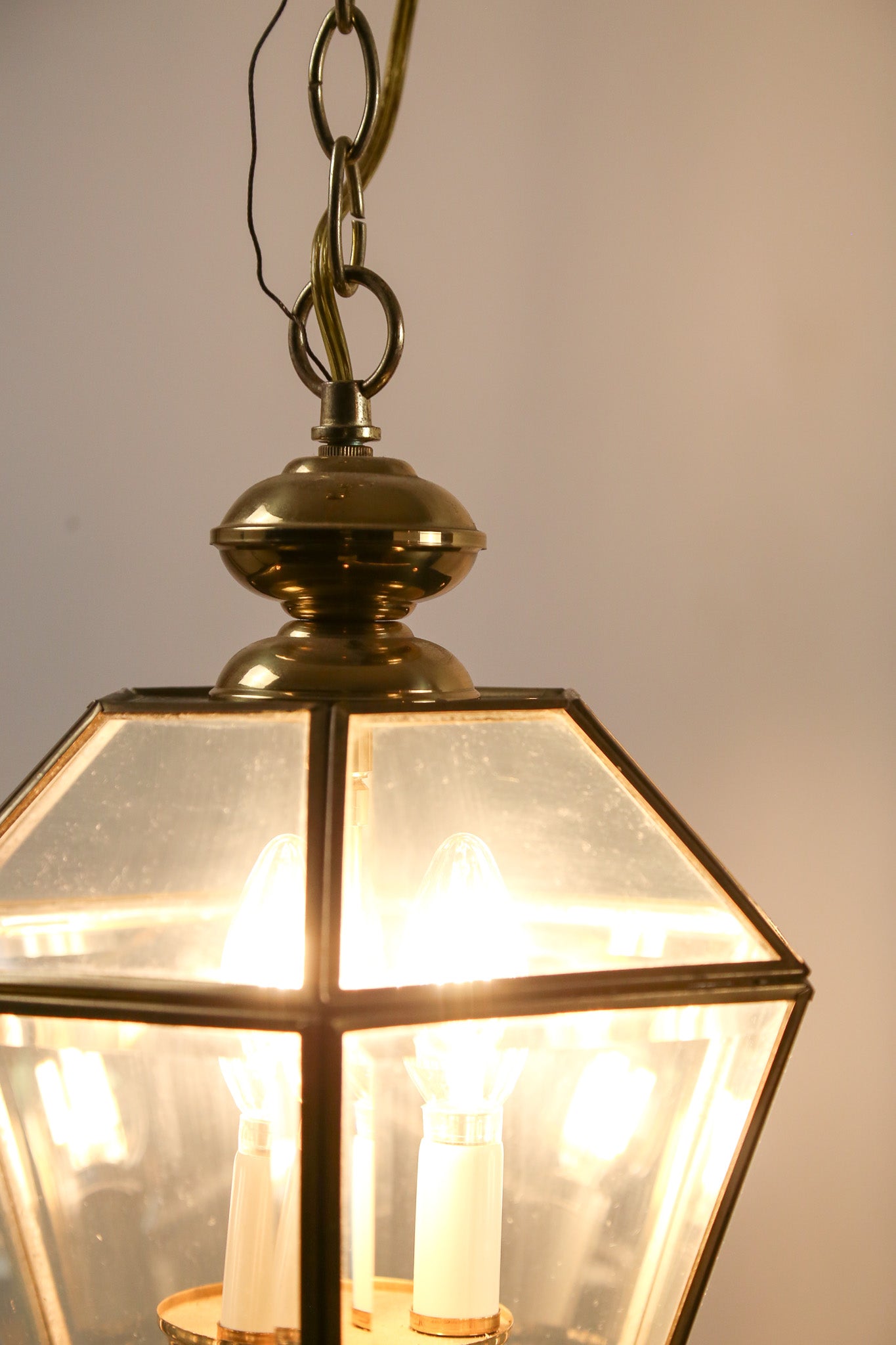 Hanging Lantern Style Brass Chandelier / 真鍮フレーム 吊り下げ式 ガラスランタンペンダントライト