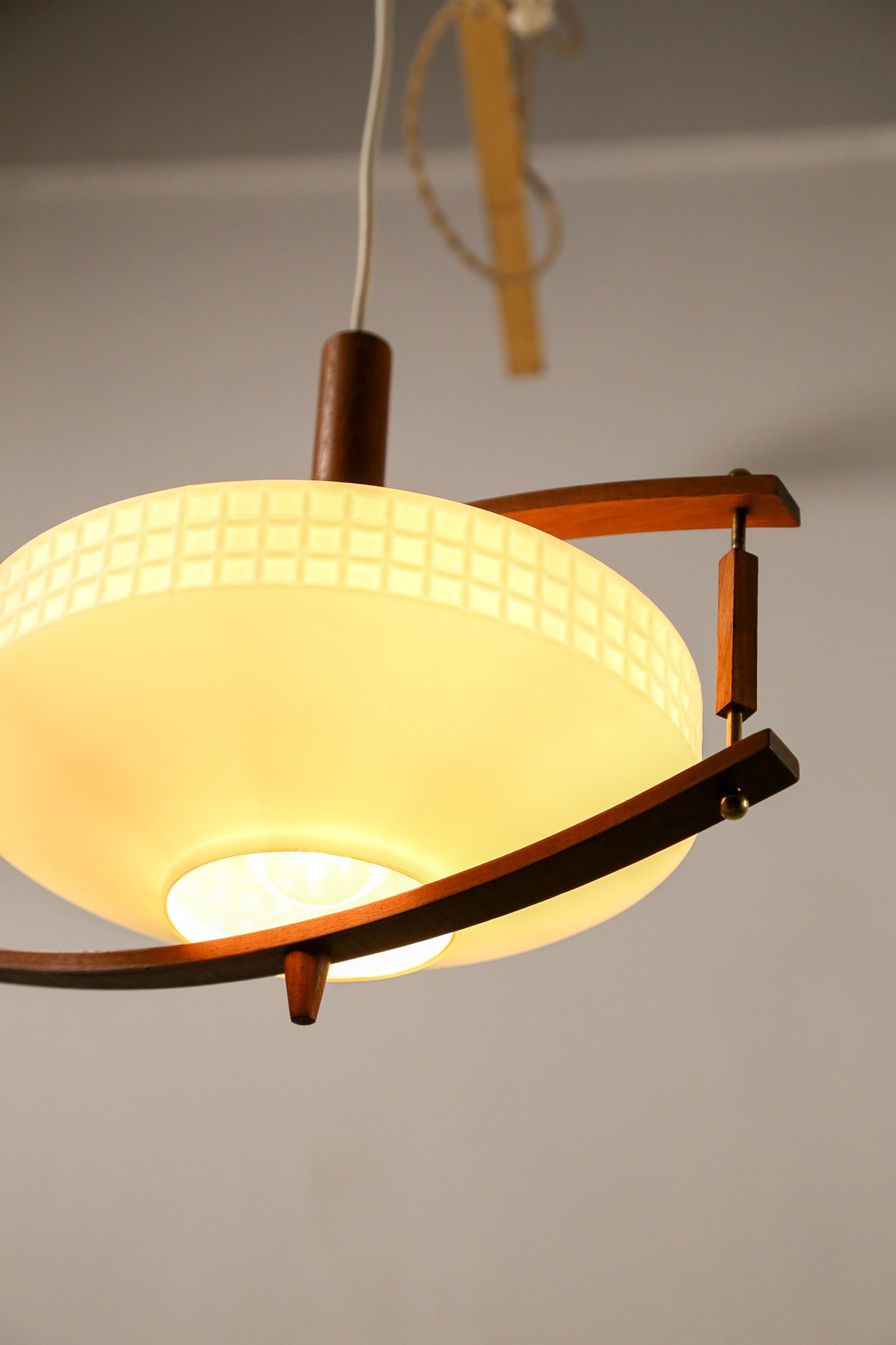 Teak and Milky Glass Pendant Light / チーク＆乳白色ガラス ペンダントライト