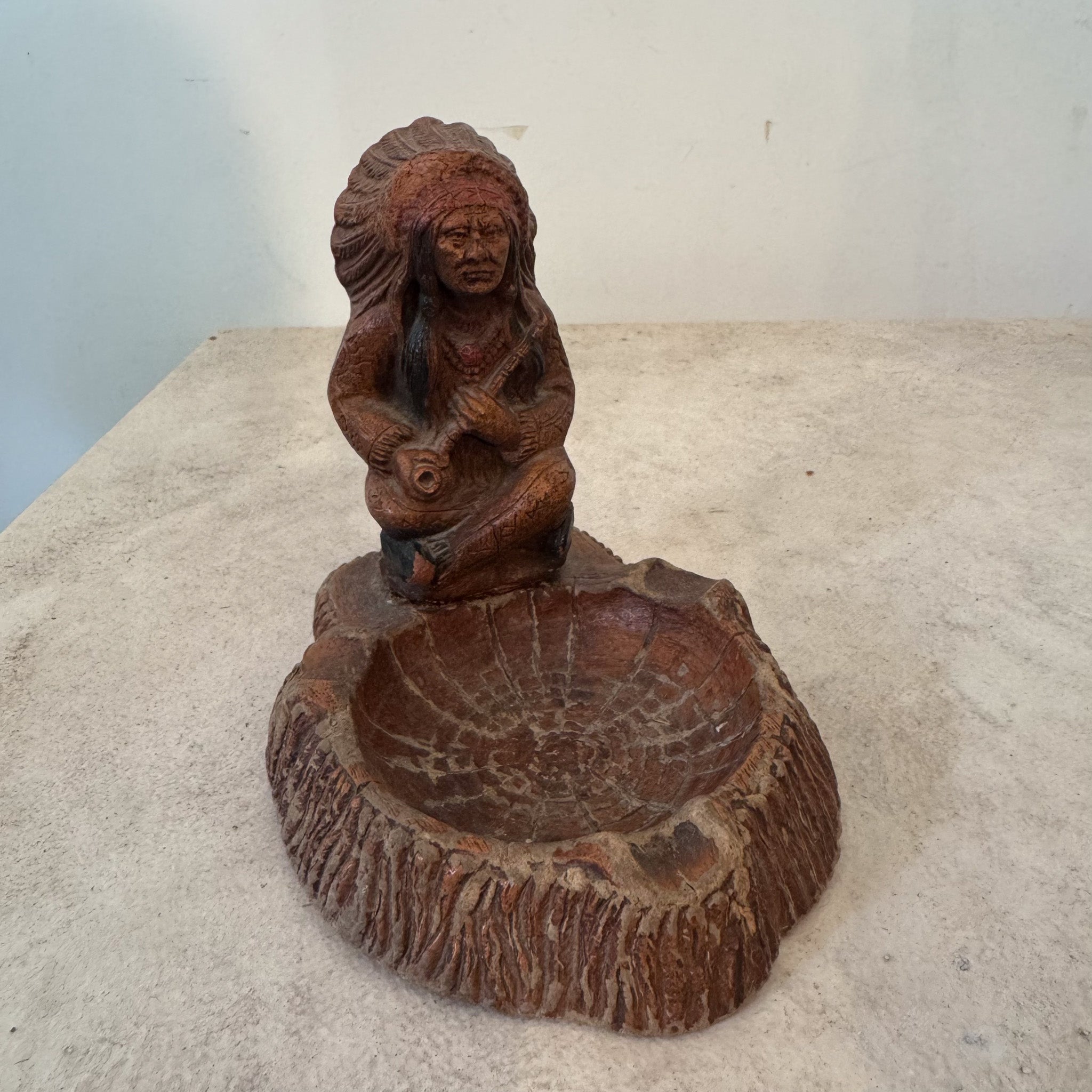 Native American Motif Rwsin Ashtray / ネイティブアメリカンフィギュアの樹脂灰皿