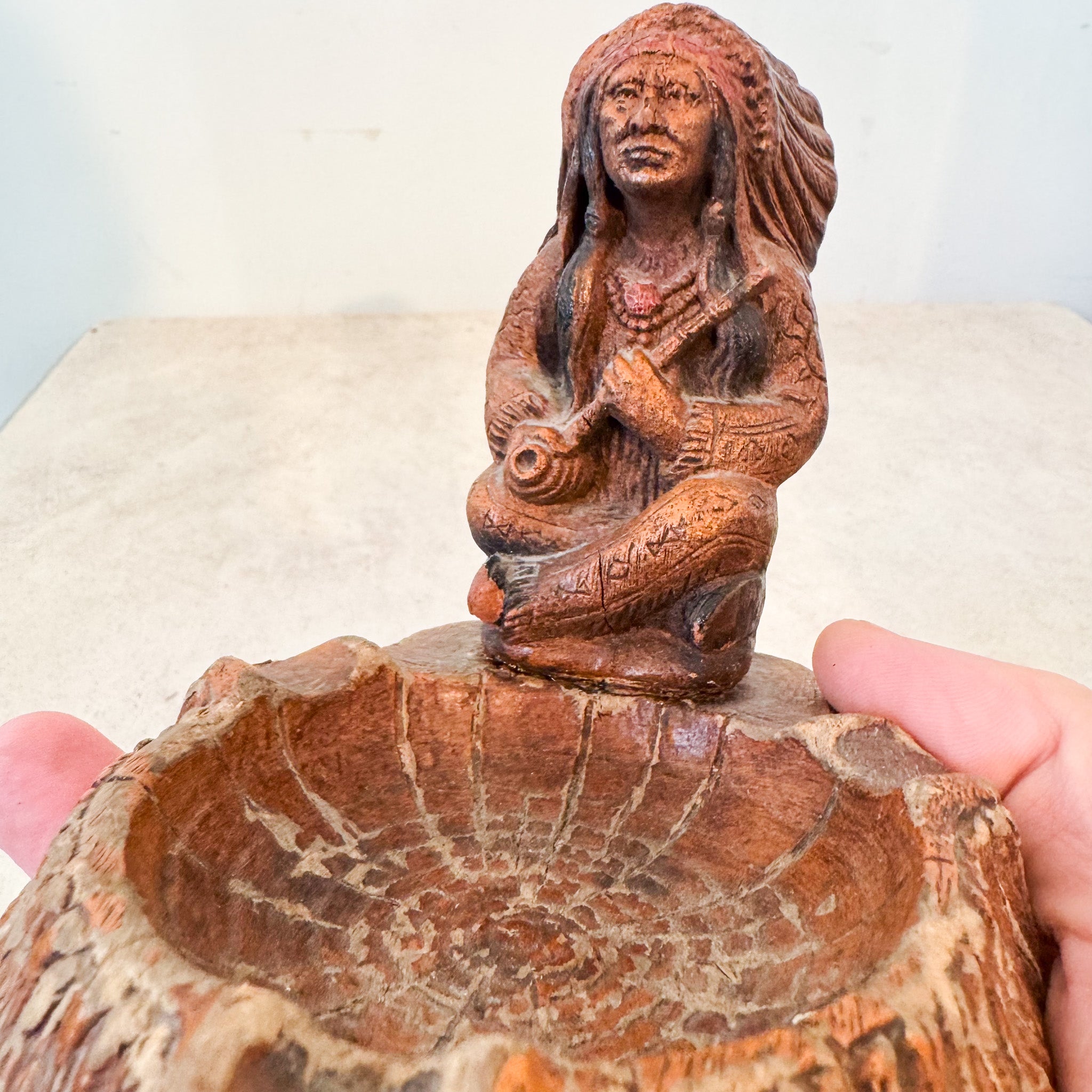 Native American Motif Rwsin Ashtray / ネイティブアメリカンフィギュアの樹脂灰皿