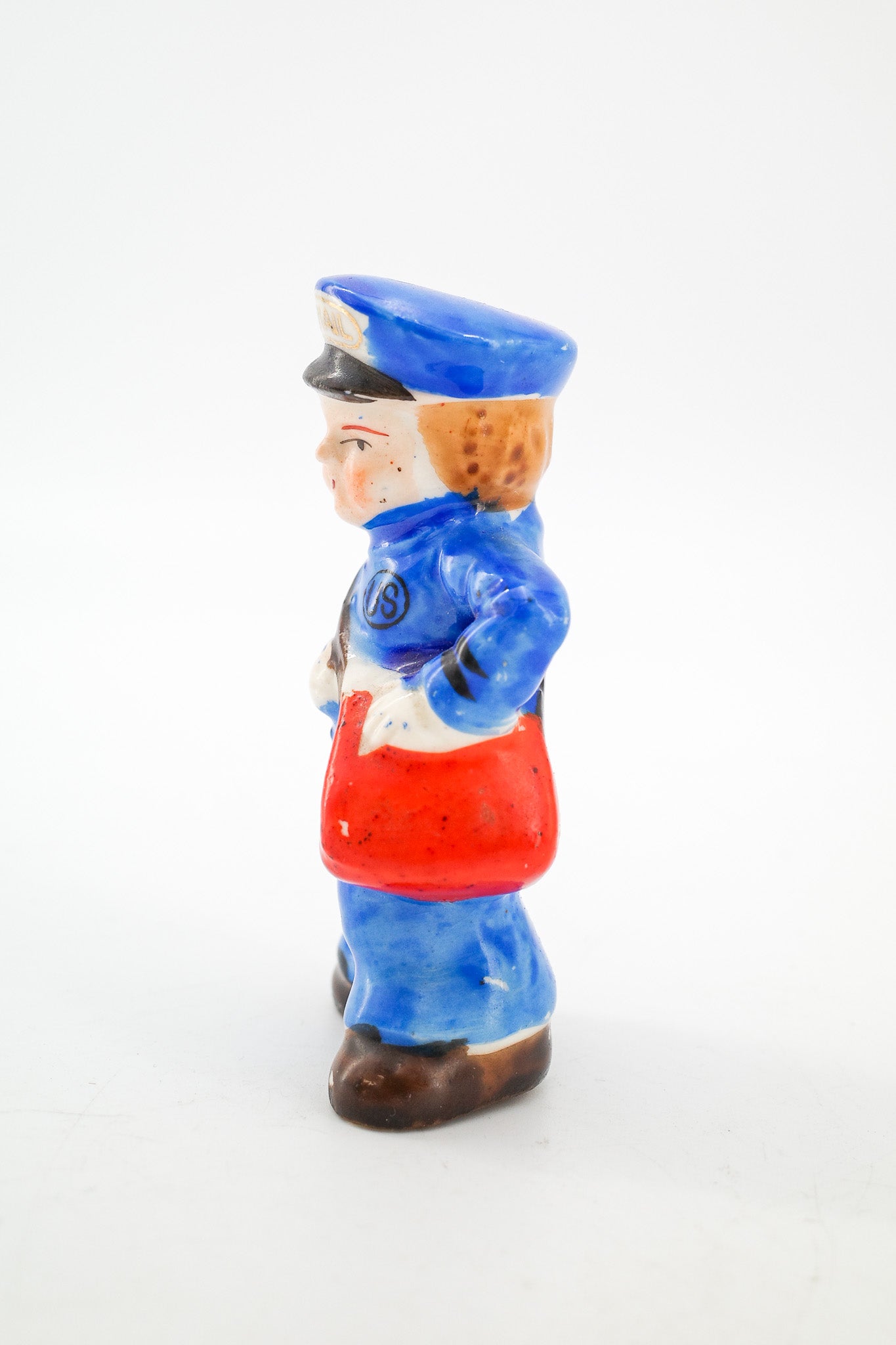 Mailman Ceramic Figurine / 郵便配達員のヴィンテージフィギュア