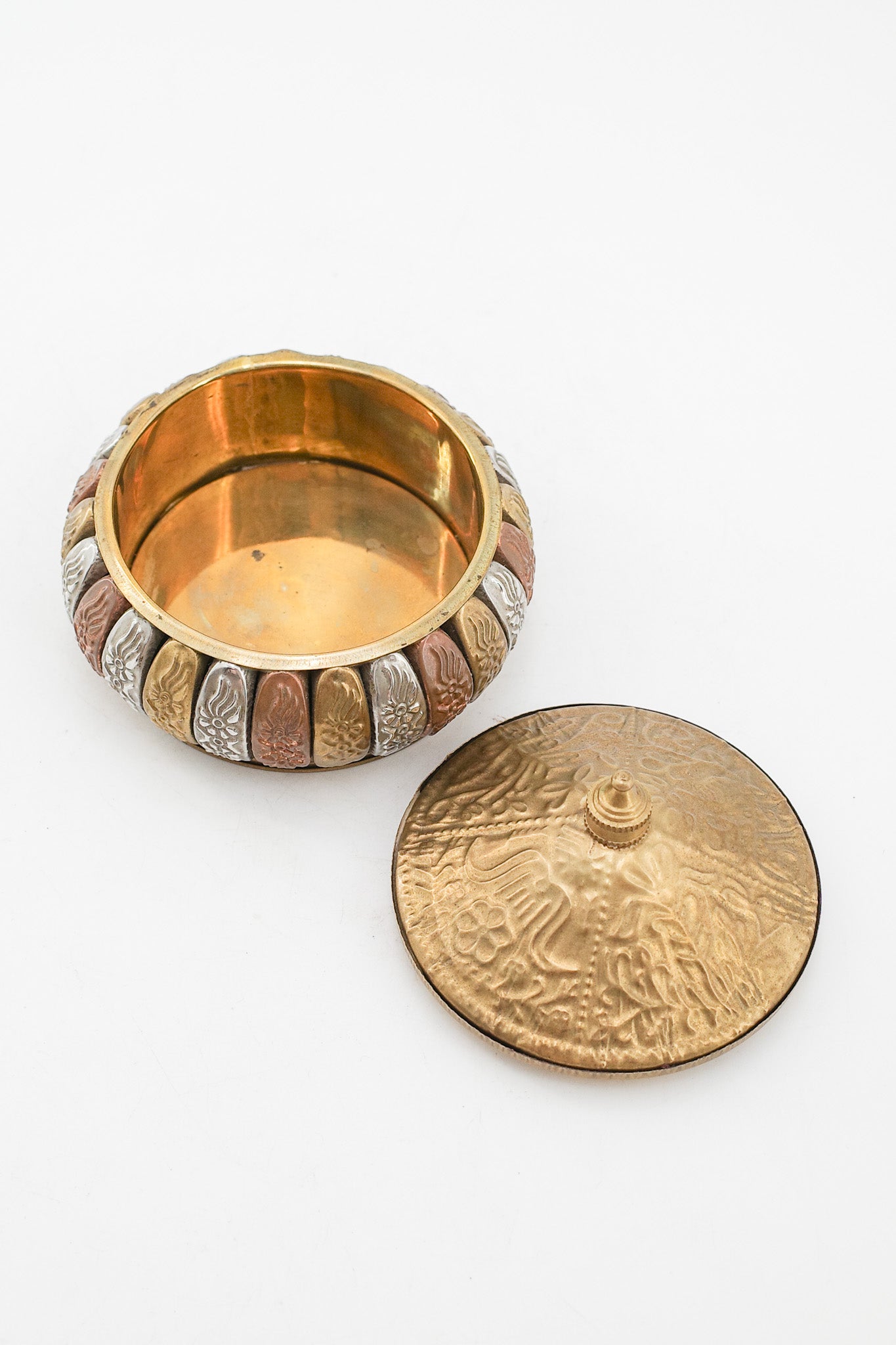 Vintage Metal Trinket Box with Botanical Relief / ヴィンテージ メタルレリーフ小物入れ