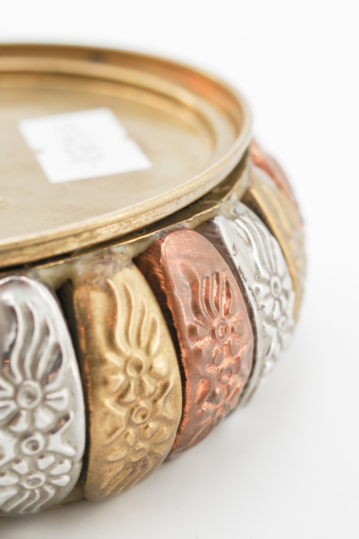 Vintage Metal Trinket Box with Botanical Relief / ヴィンテージ メタルレリーフ小物入れ