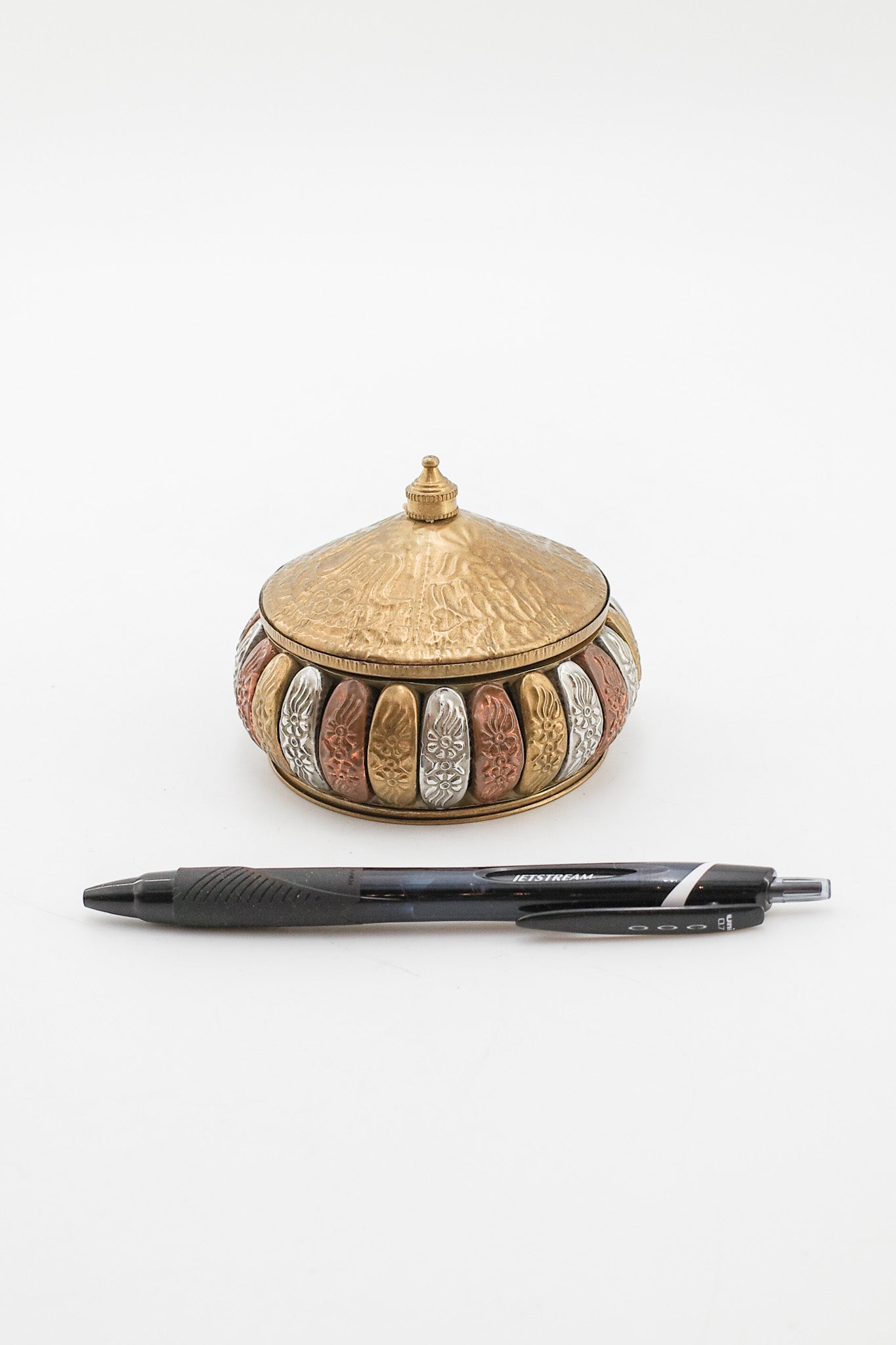 Vintage Metal Trinket Box with Botanical Relief / ヴィンテージ メタルレリーフ小物入れ