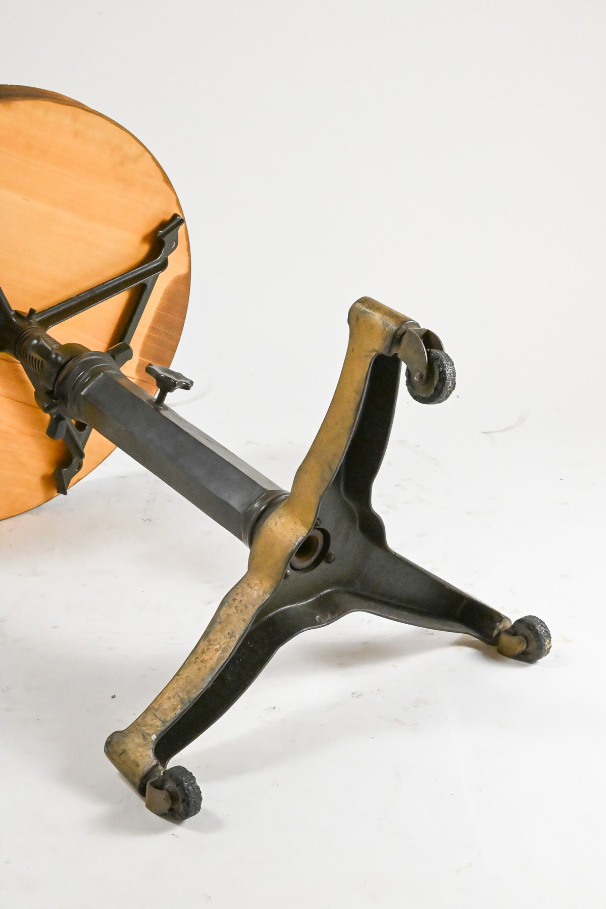 Adjustable Iron Stand Table / インダストリアル 昇降スツールテーブル(カスタム)