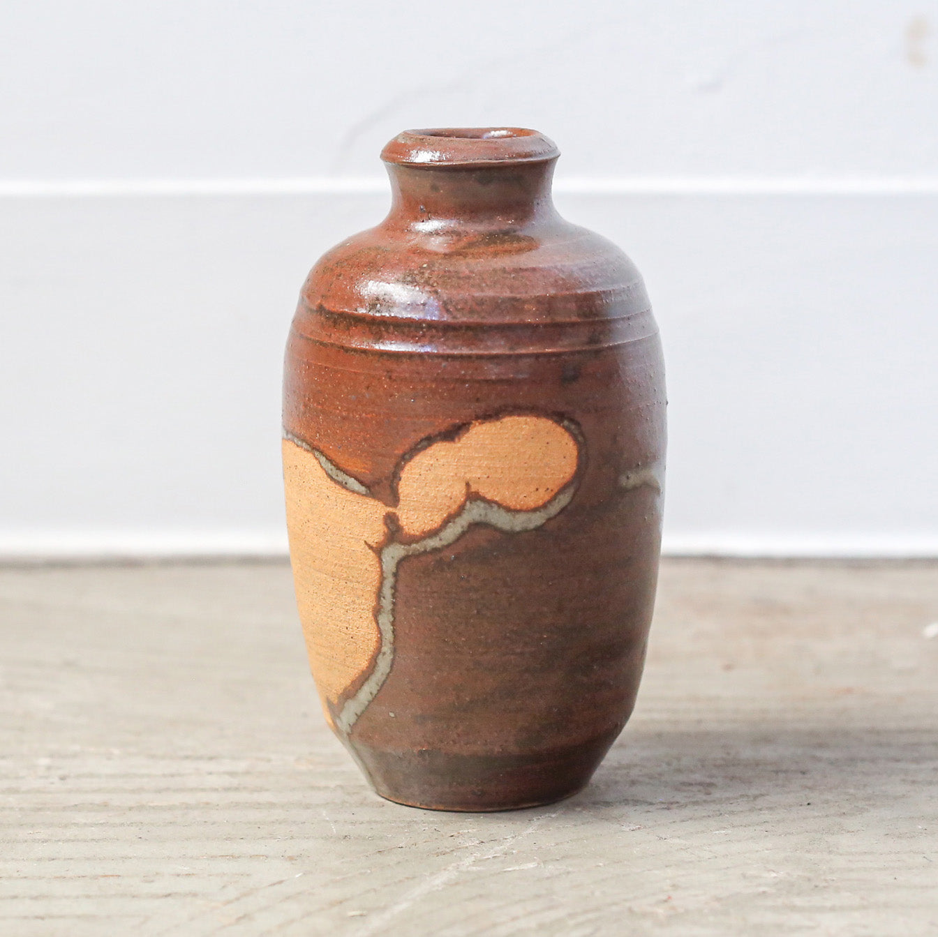 Vase With Hand-Shaped Pattern / 手の跡のついた花器
