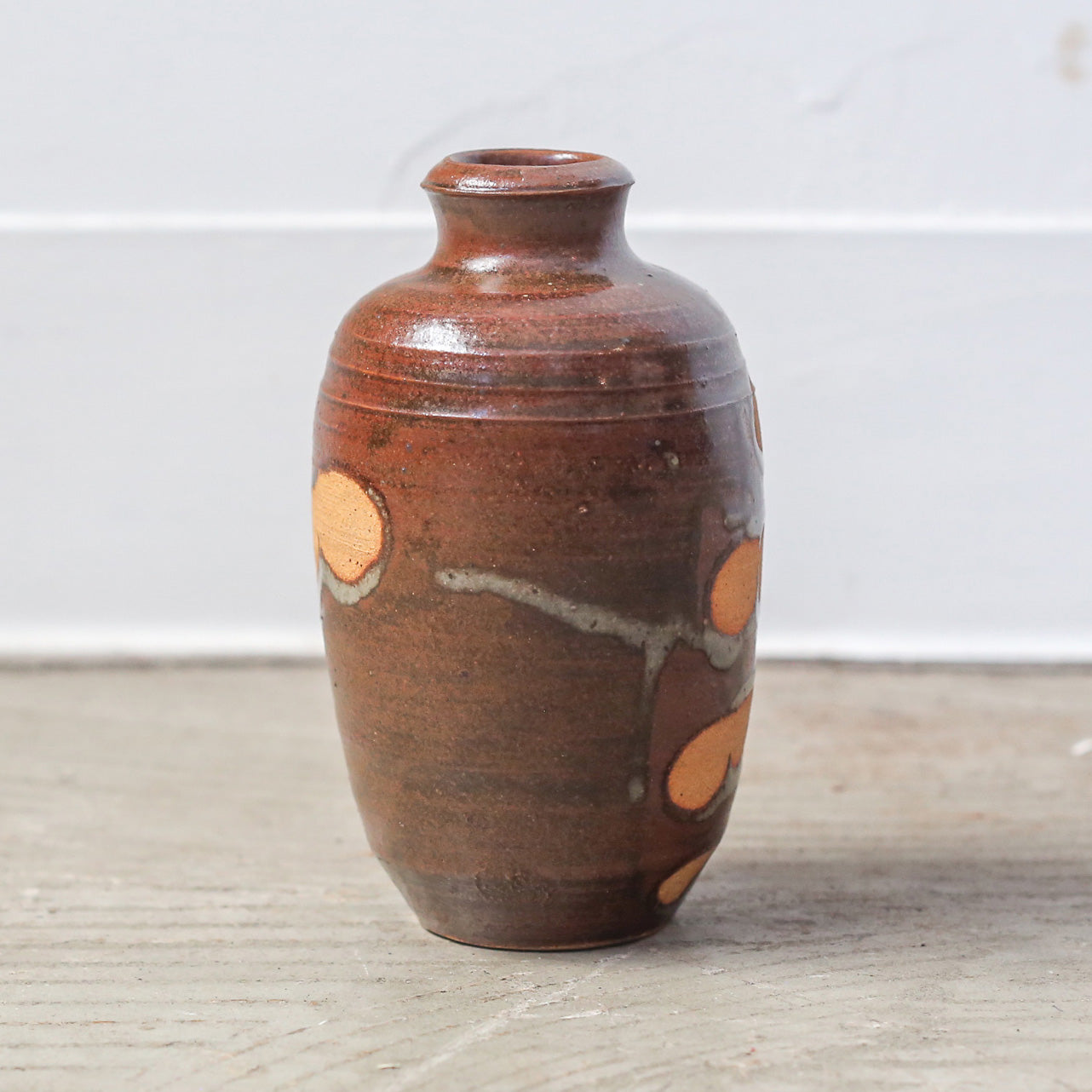 Vase With Hand-Shaped Pattern / 手の跡のついた花器