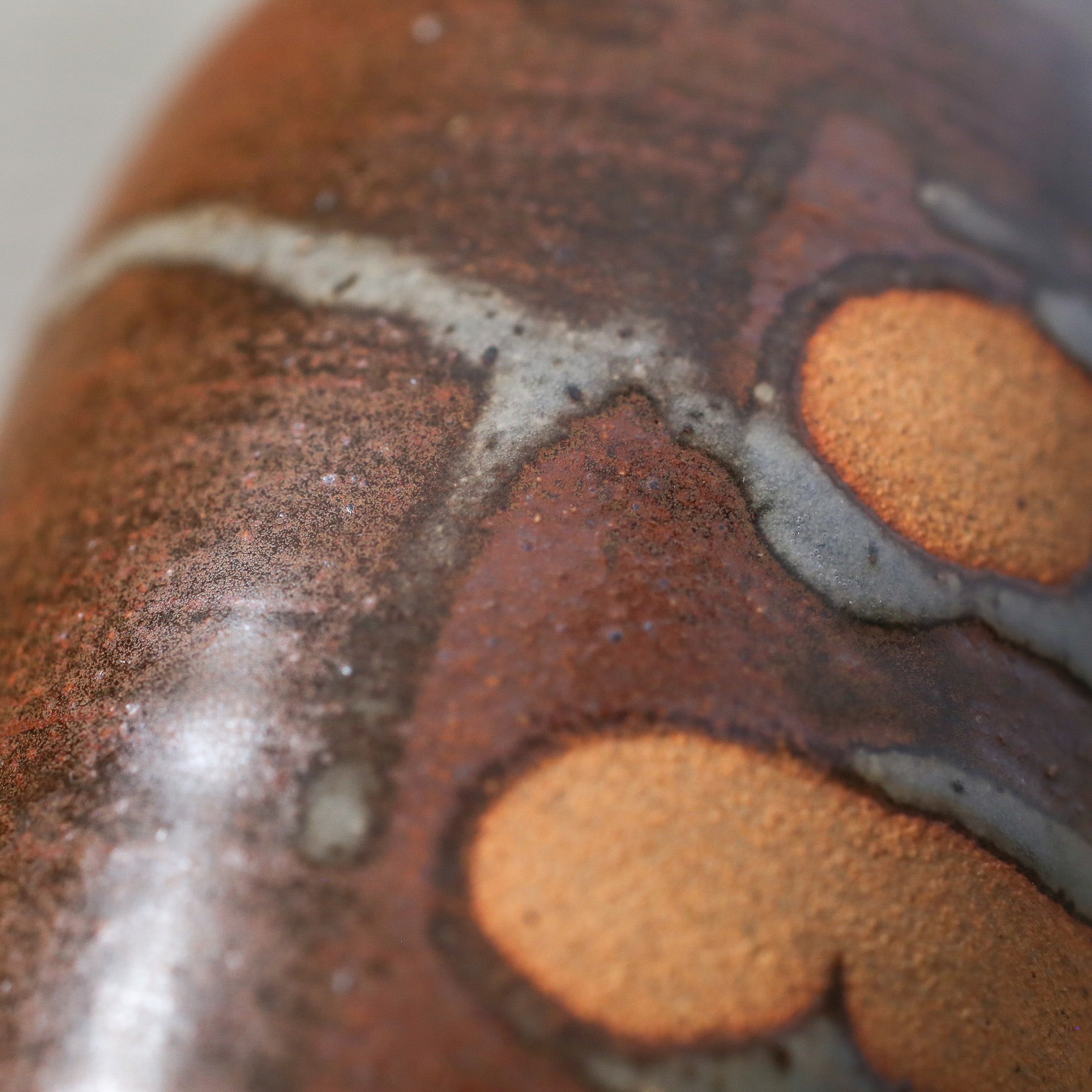 Vase With Hand-Shaped Pattern / 手の跡のついた花器