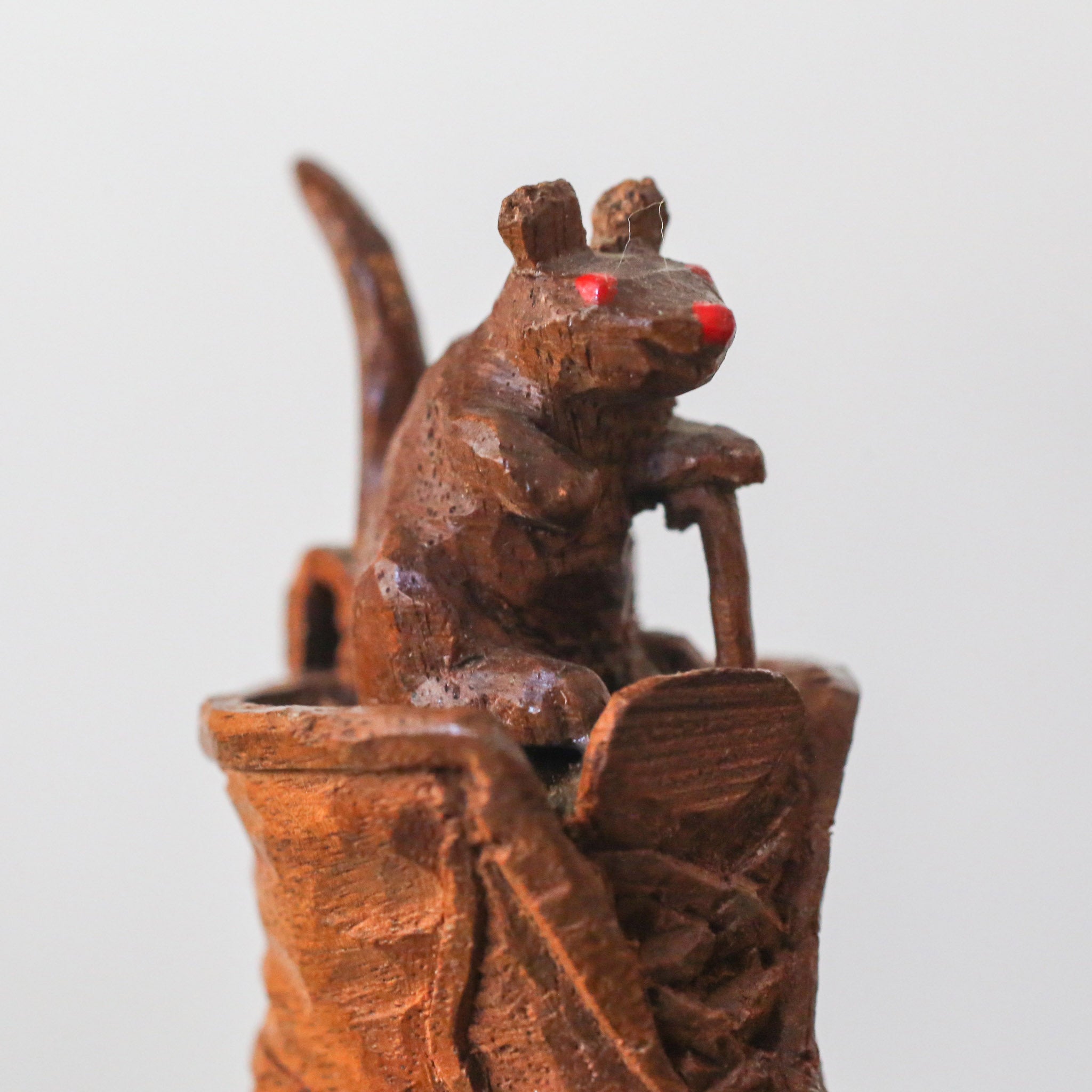 Black Forest Carved Wood Mouse / 木彫りのネズミ