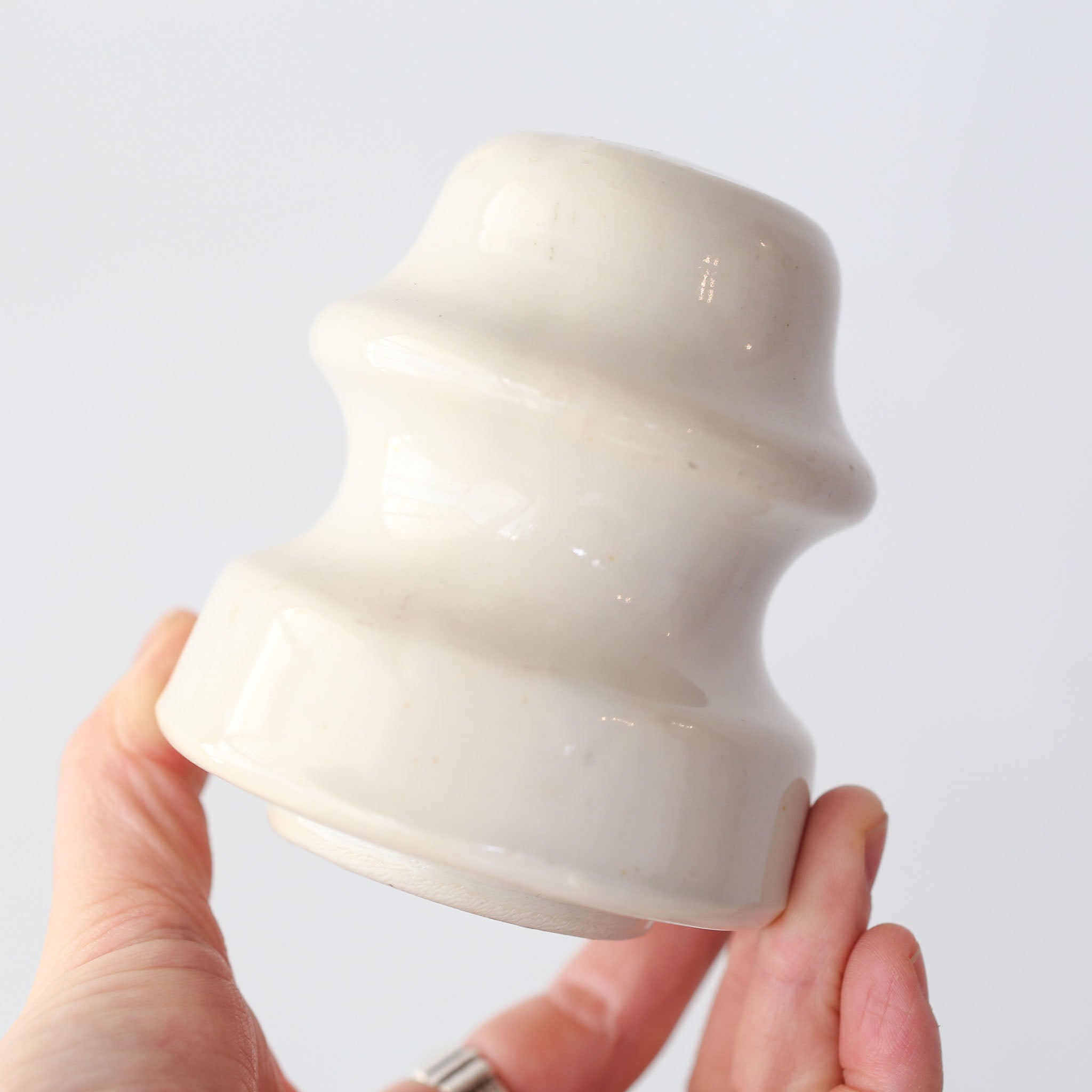 Ceramic Insulator / セラミックの碍子