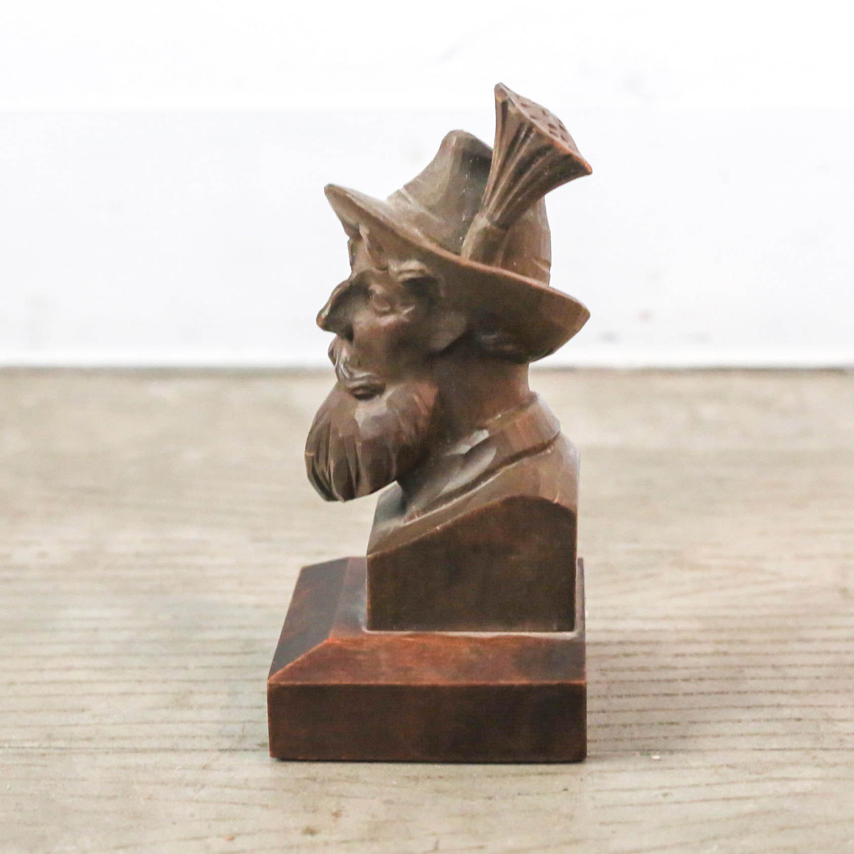 Wood Carved Bust / 木彫りの胸像