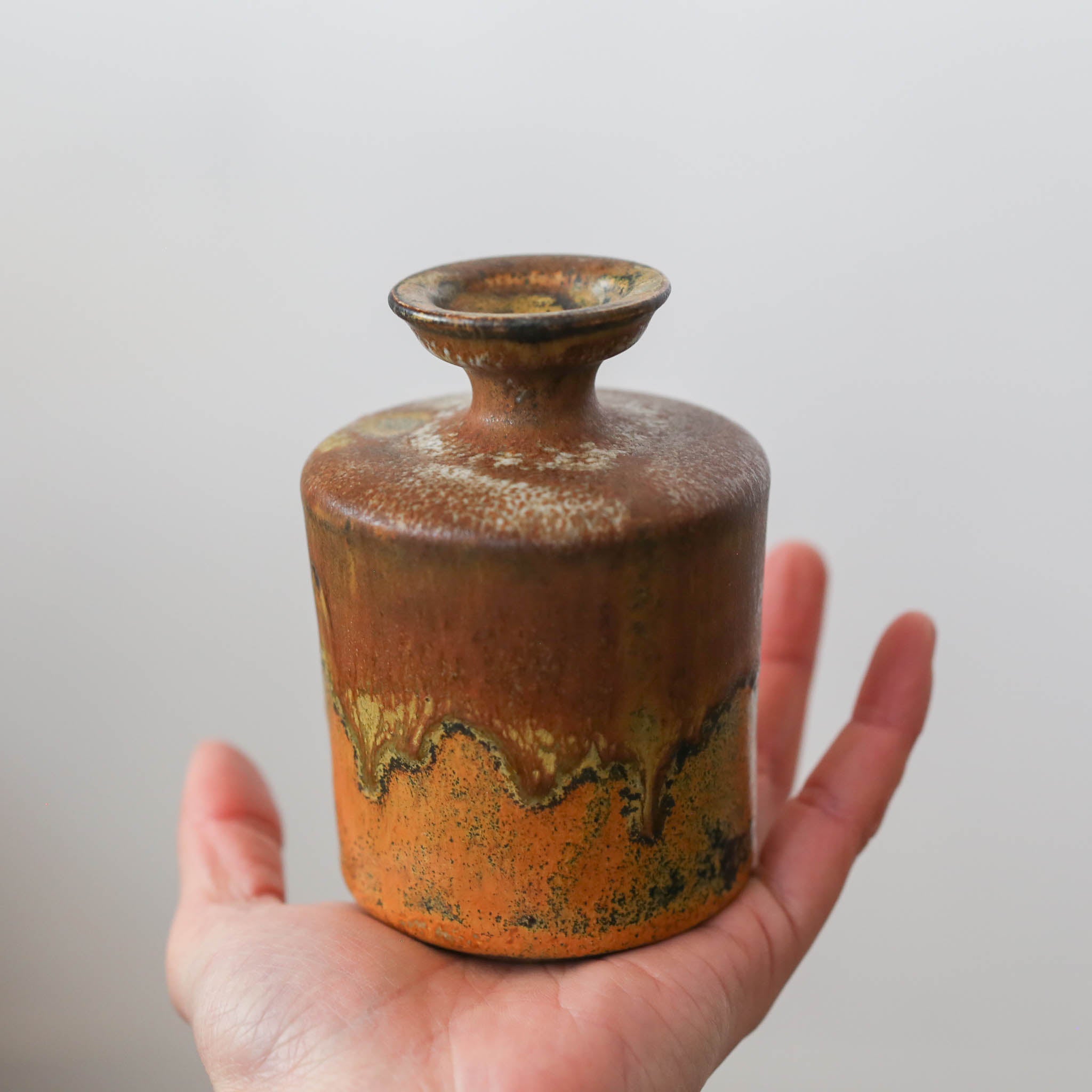 Brown Vase / 茶色い花器